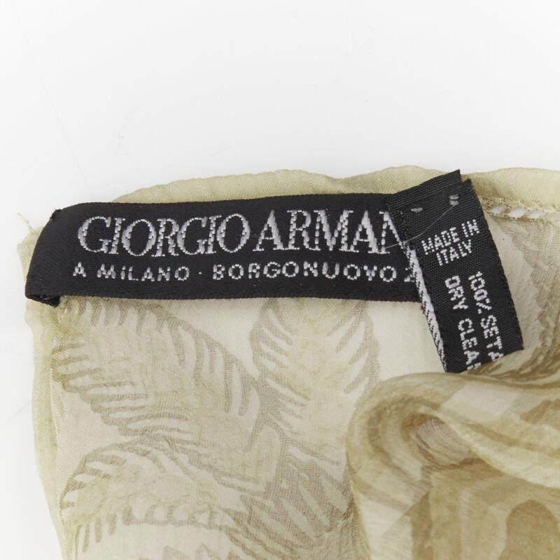 GIORGIO ARMANI  Sciarpa velata in 100% seta beige con stampa floreale in vendita 2