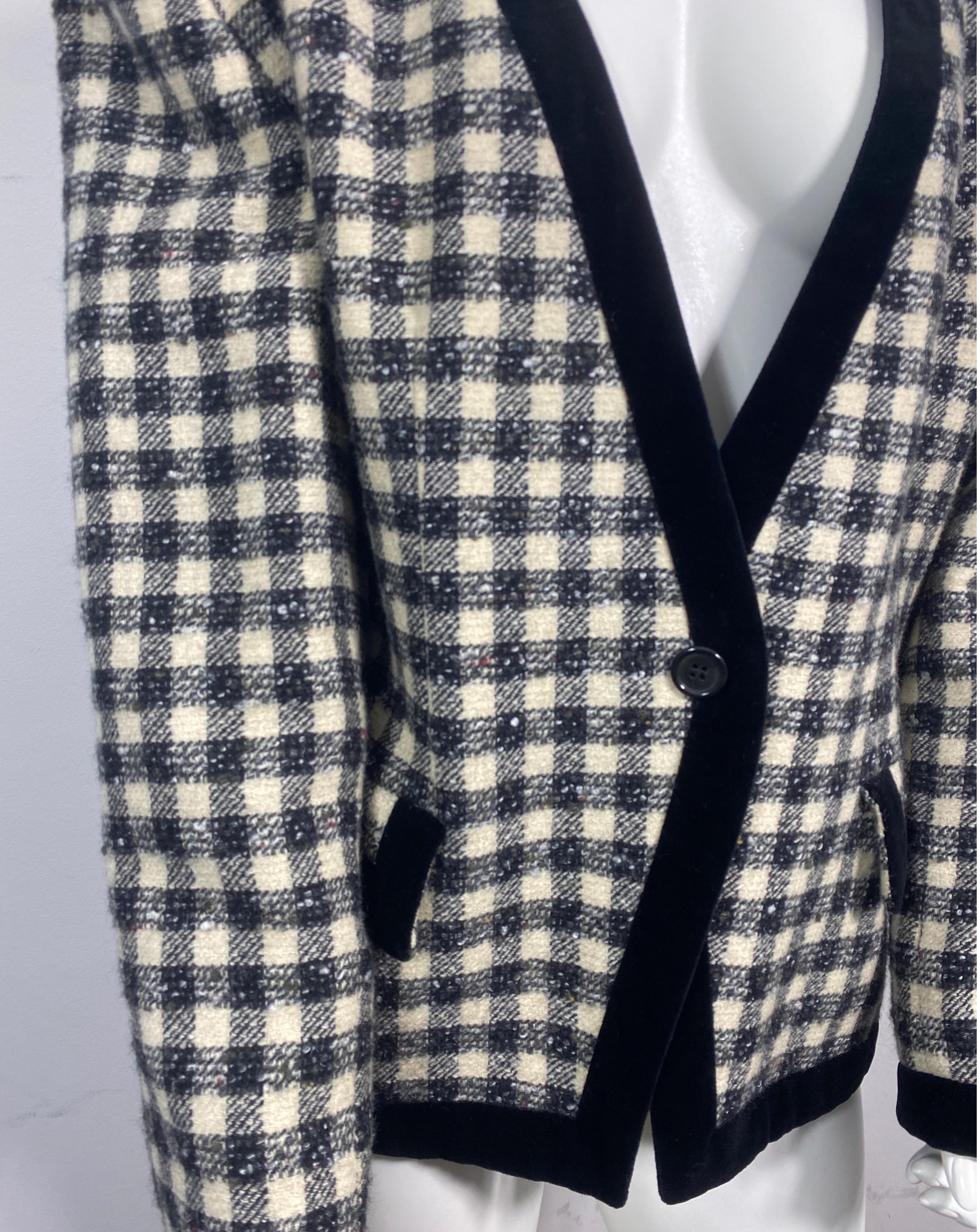 Giorgio Armani 1990’s Black and Ivory Tweed and Velvet Checkered Jacket -Size 46 In Good Condition For Sale In West Palm Beach, FL