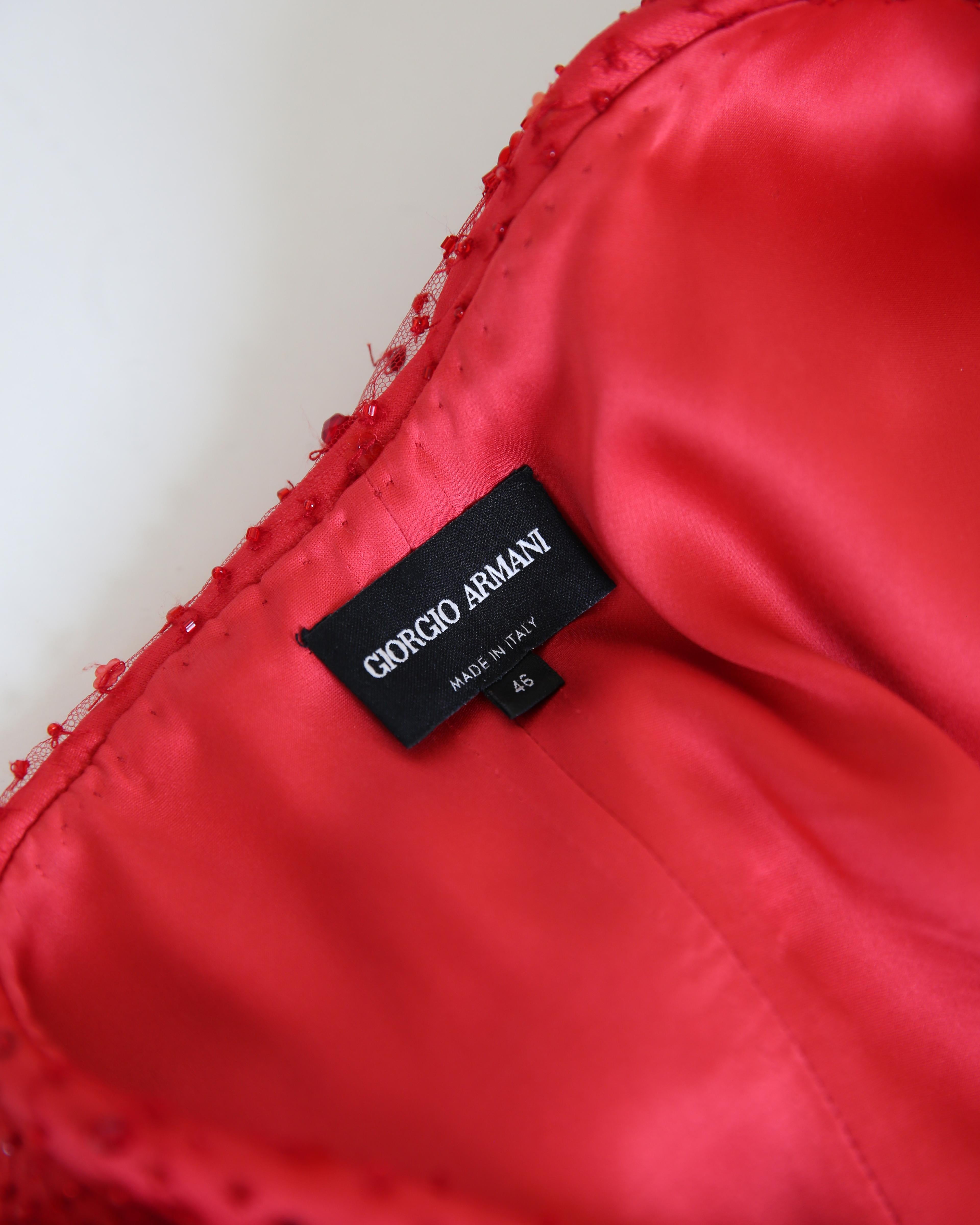 Giorgio Armani 2010 vestido rojo de seda con adornos florales de un hombro IT 46 en venta 6
