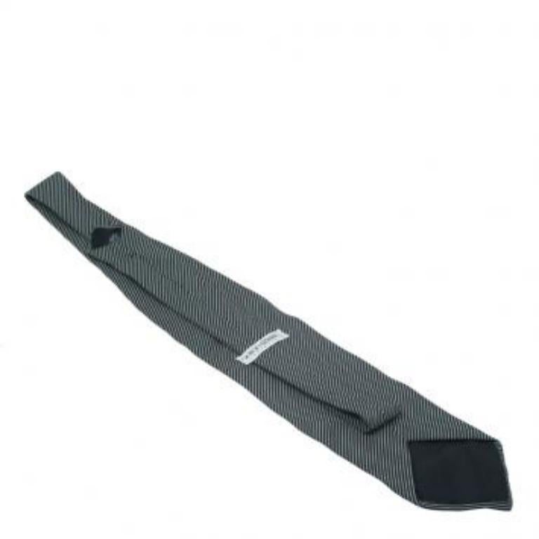 This silk woven classic tie from Giorgio Armani has a timeless appeal. With its overall striped fabric, this black tie will surely accentuate your charm.