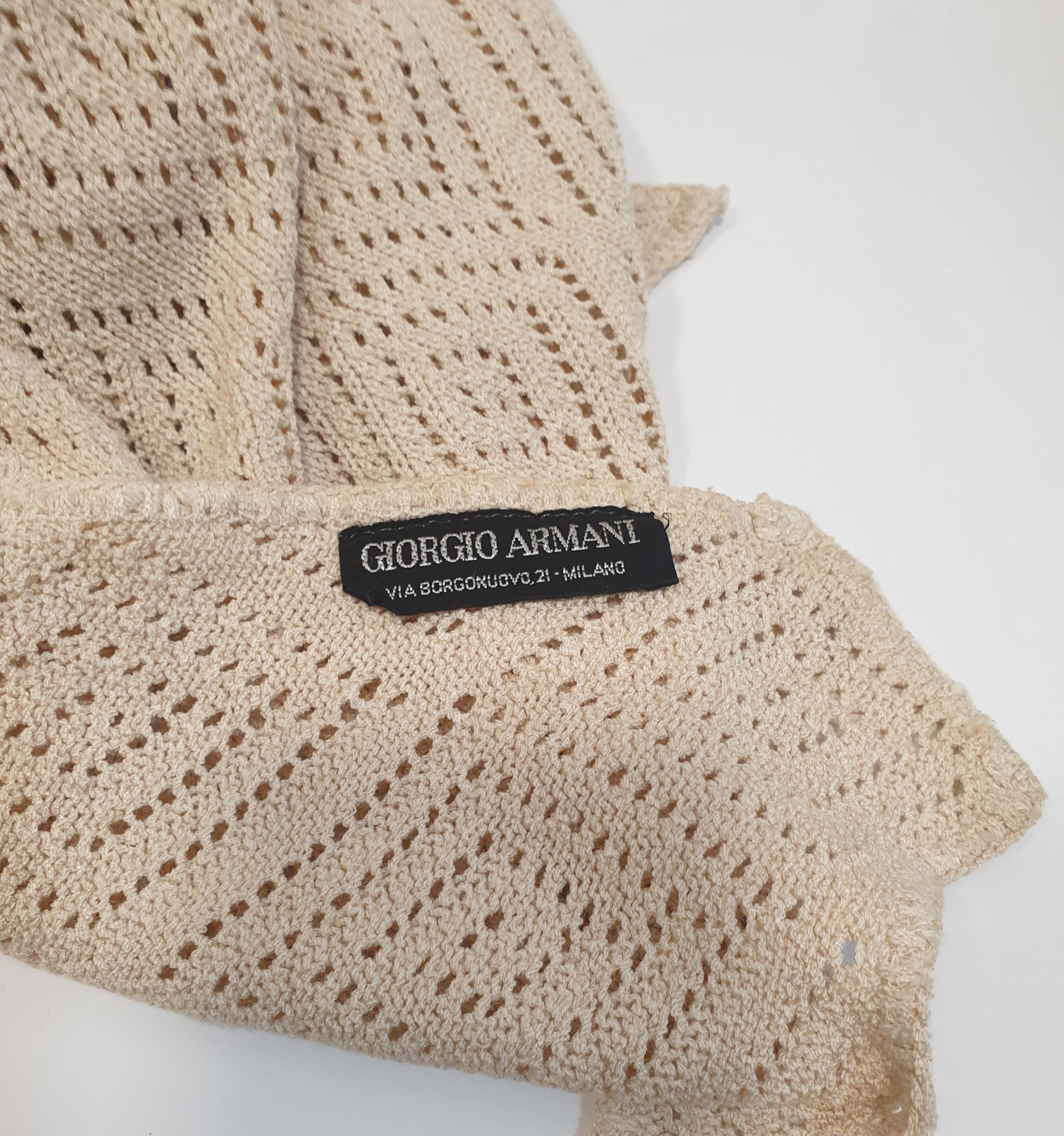 Giorgio Armani - Pashmina tricotée beige avec ajourée en vente 1