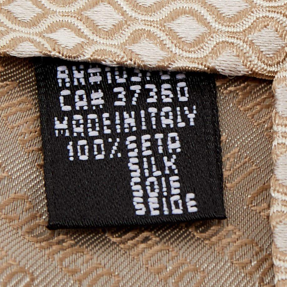 Cravate Giorgio Armani en soie à motifs beiges Bon état - En vente à Dubai, Al Qouz 2