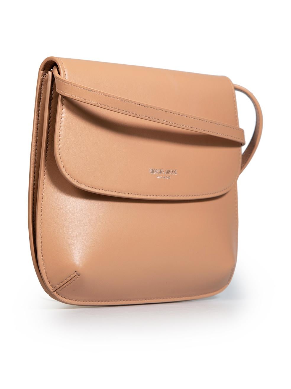 CONDITION is Very good. Hardly any visible wear to bag is evident. There is slight creasing to the leather on the front right corner due to poor storage on this used Giorgio Armani designer resale item.
 
 Details
 
 
 Beige
 
 Leather
 
 Bag
 
