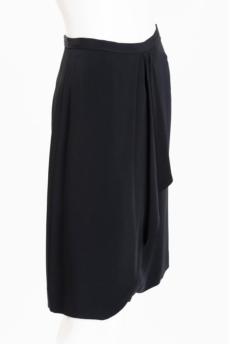 Giorgio Armani Black Rayon Crepe Skirt Size EU40 / US 6 In Good Condition For Sale In New York, NY