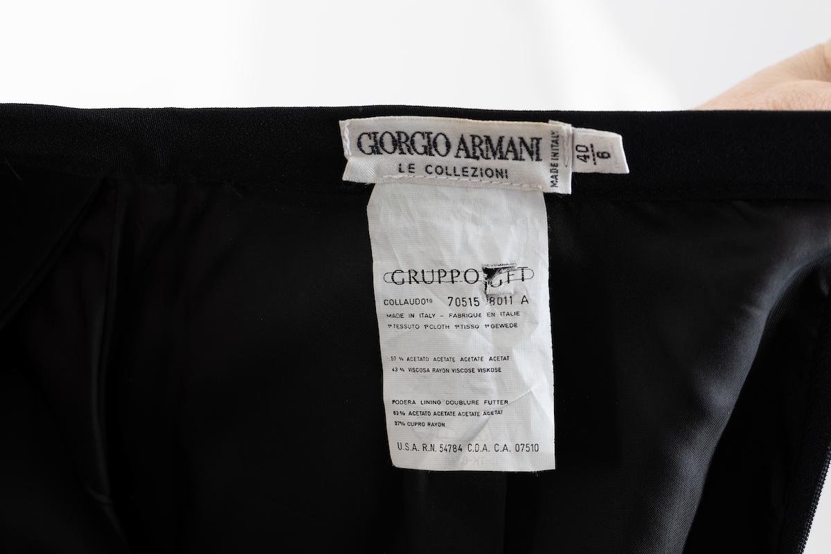 Giorgio Armani - Jupe en crêpe de rayonne noire, taille EU 40 / US 6 en vente 2