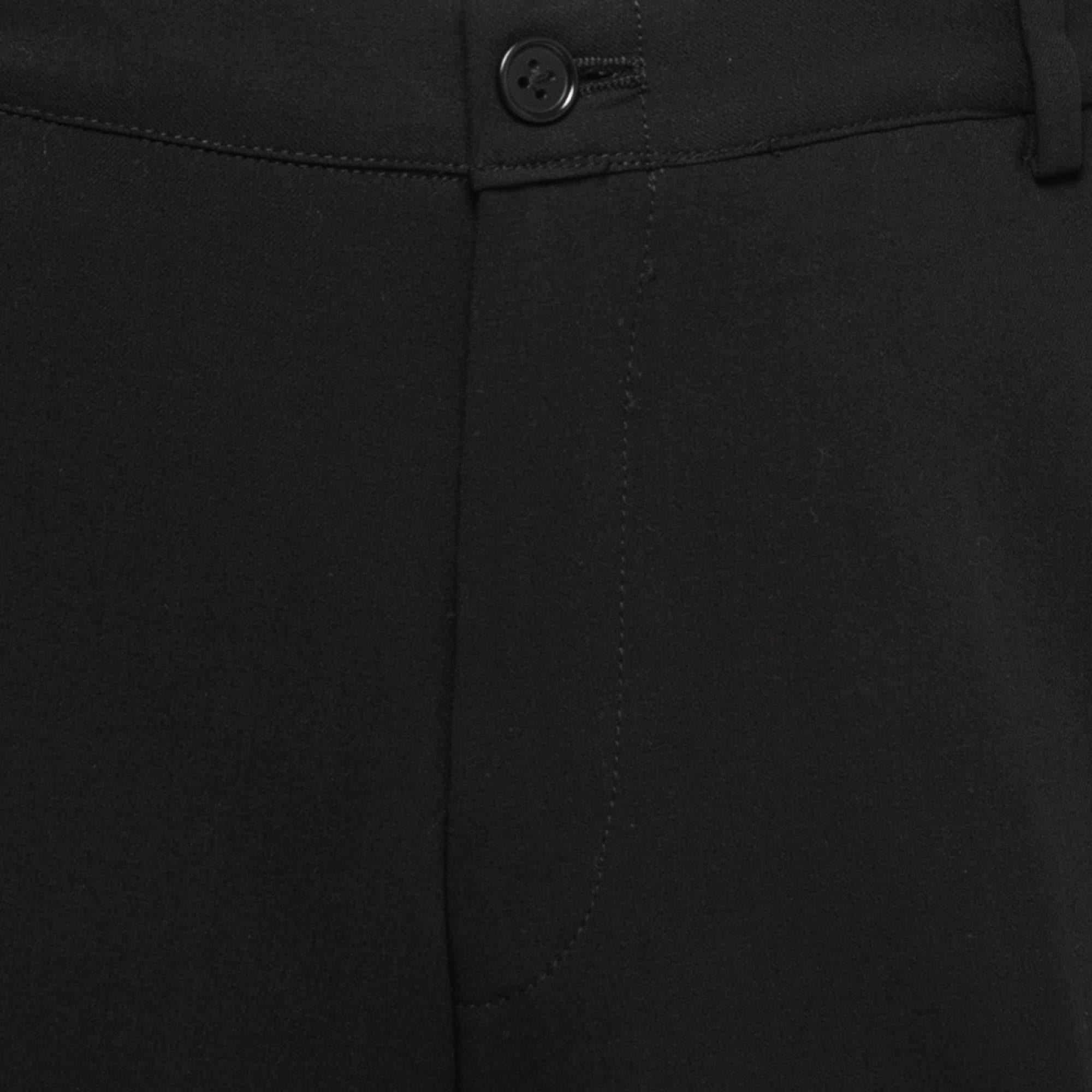 Giorgio Armani Black Crepe Straight Fit Pants L In Good Condition For Sale In Dubai, Al Qouz 2