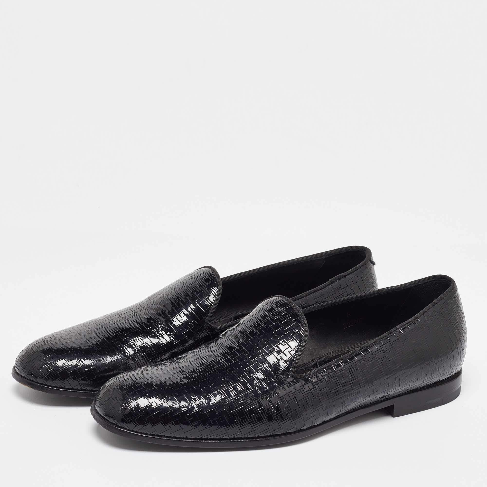 Coming from one of the most celebrated fashion house these smoking slippers are known for their brilliant craftsmanship. A seamless mix of comfort and style these smoking slippers will add a refined touch to your ensemble without too much effort.