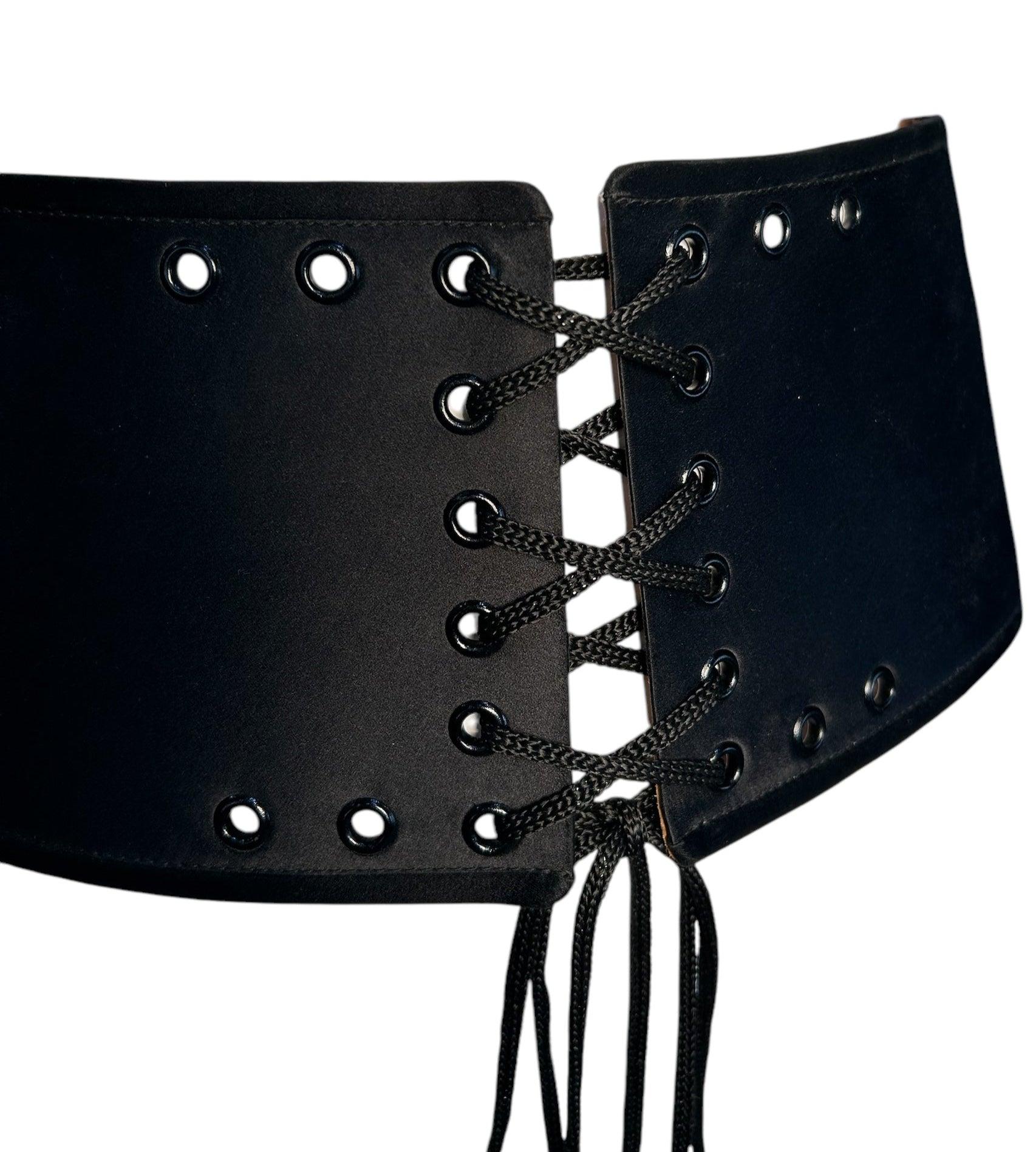 The rayon exterior of this incredible Giorgio Armani waist band shines like satin and the soft supple leather interior is so luxe. This waist belt/cummerbund is edgy and classic. Darting on back. Excellent vintage condition.

Additional