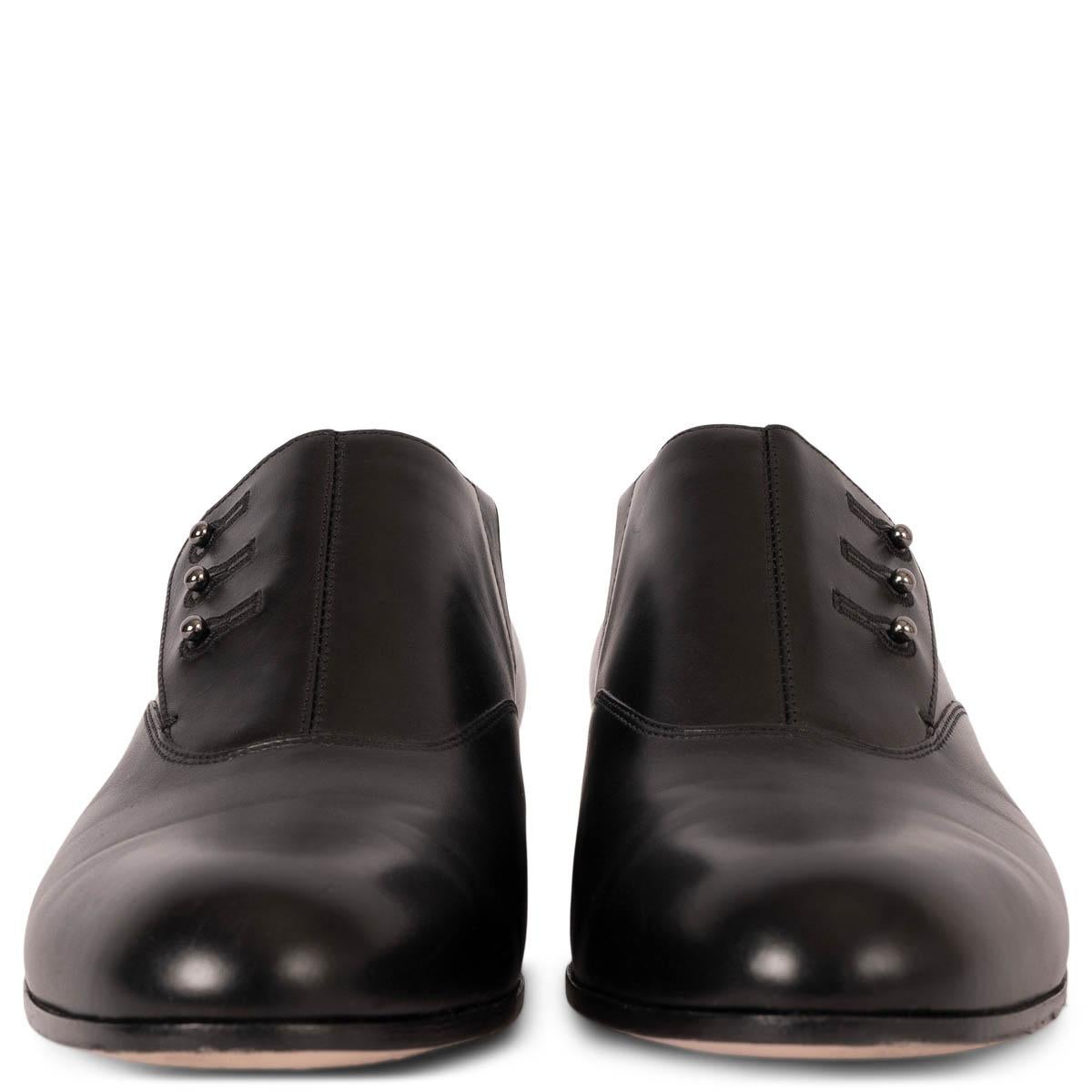 100% authentic Giorgio Armani buttoned Oxford shoes in black smooth leather with elastic panel on the inside. Have been worn and are in excellent condition. Come with dust bag. 

Measurements
Imprinted Size	39
Shoe Size	39
Inside Sole	26cm