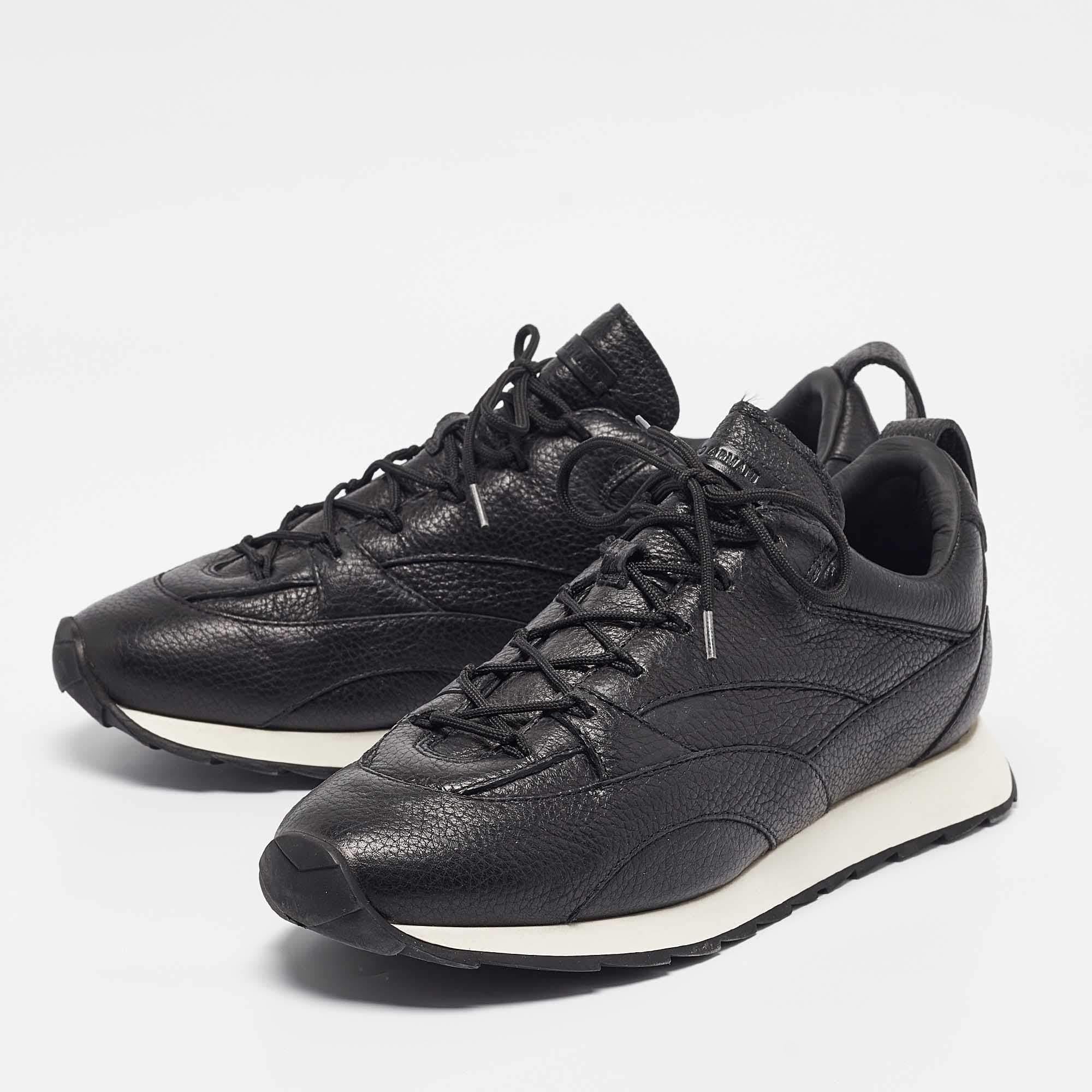 Give your outfit a chic update with this pair of designer sneakers. The creation is sewn perfectly to help you make a statement in them for a long time.