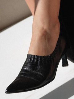 Giorgio Armani Black Leather Pointed Pumps circa 2001 Size 39 1/2