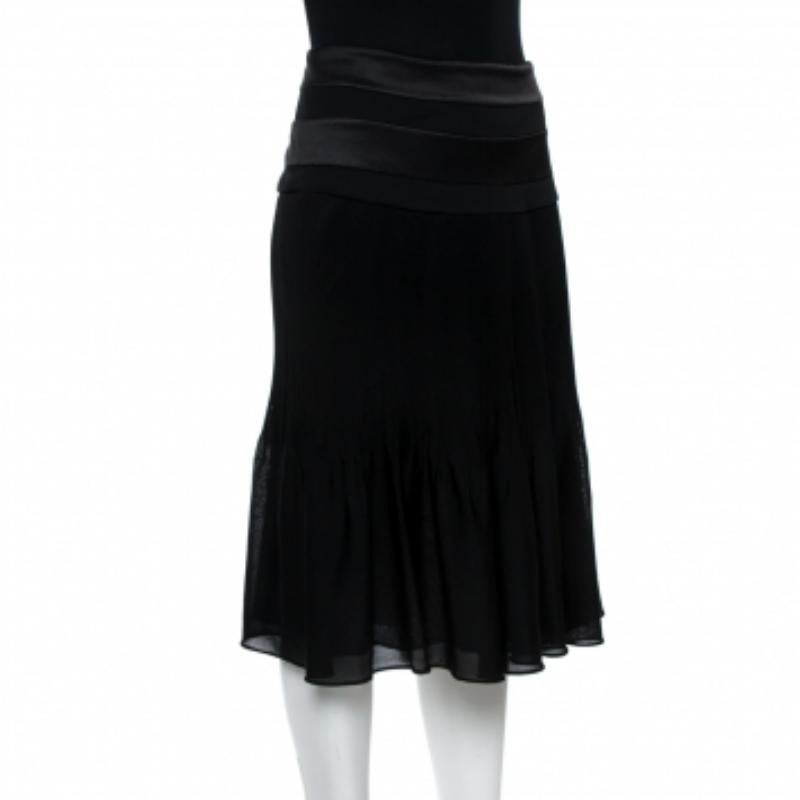 Giorgio Armani Black Nylon Blend Jersey Flared Skirt L In Good Condition For Sale In Dubai, Al Qouz 2