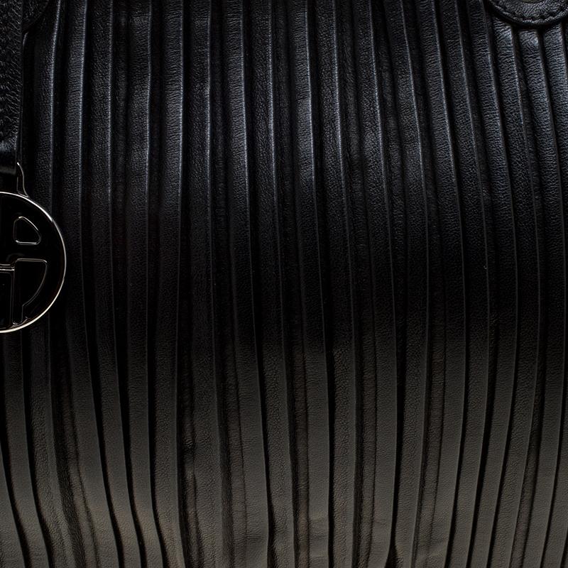 Giorgio Armani Black Pleated Leather Tote In Good Condition In Dubai, Al Qouz 2
