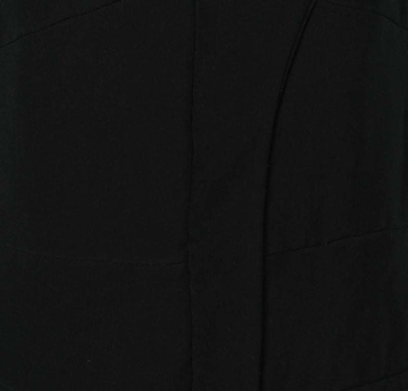 Giorgio Armani Chaqueta negra acolchada con cuello extragrande y cremallera XL en Bueno estado para la venta en Dubai, Al Qouz 2