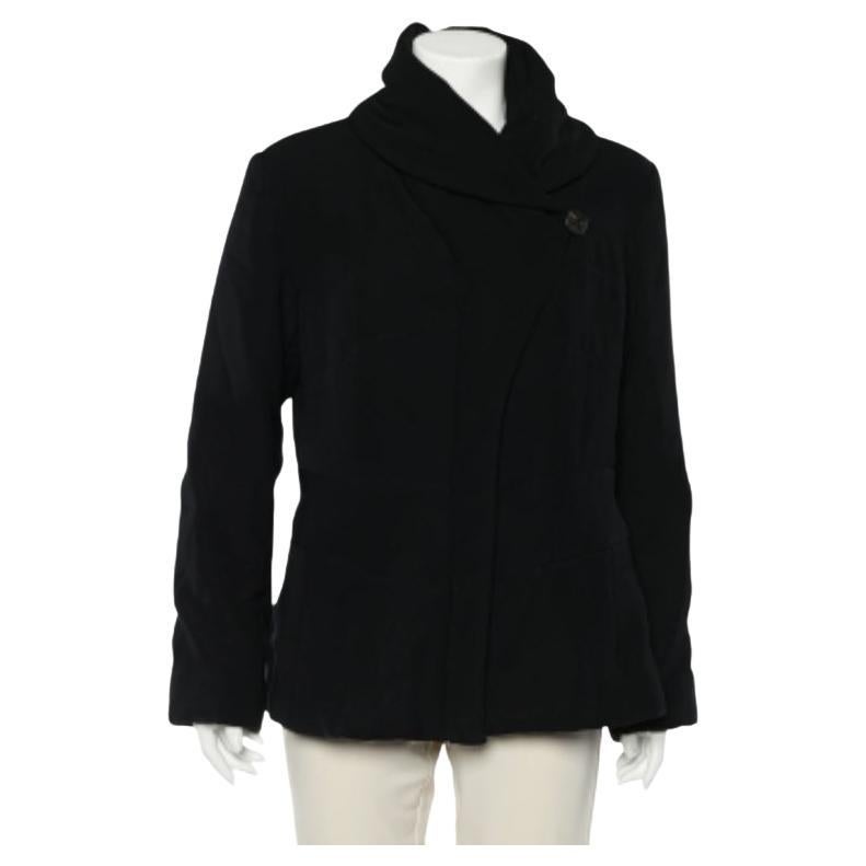 Giorgio Armani Chaqueta negra acolchada con cuello extragrande y cremallera XL en venta