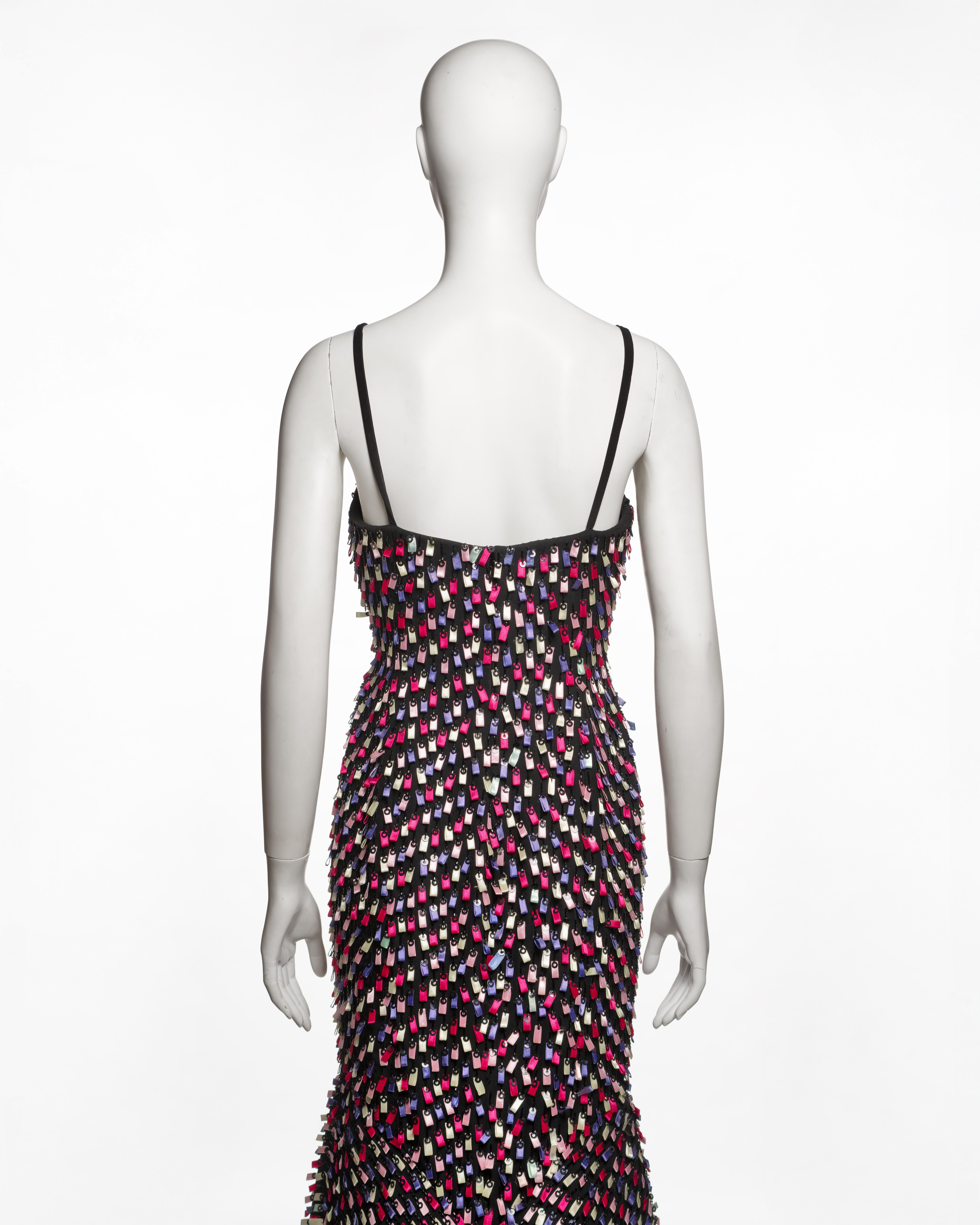 Giorgio Armani, robe de soirée noire ornée de rubans, automne-hiver 2006 en vente 6