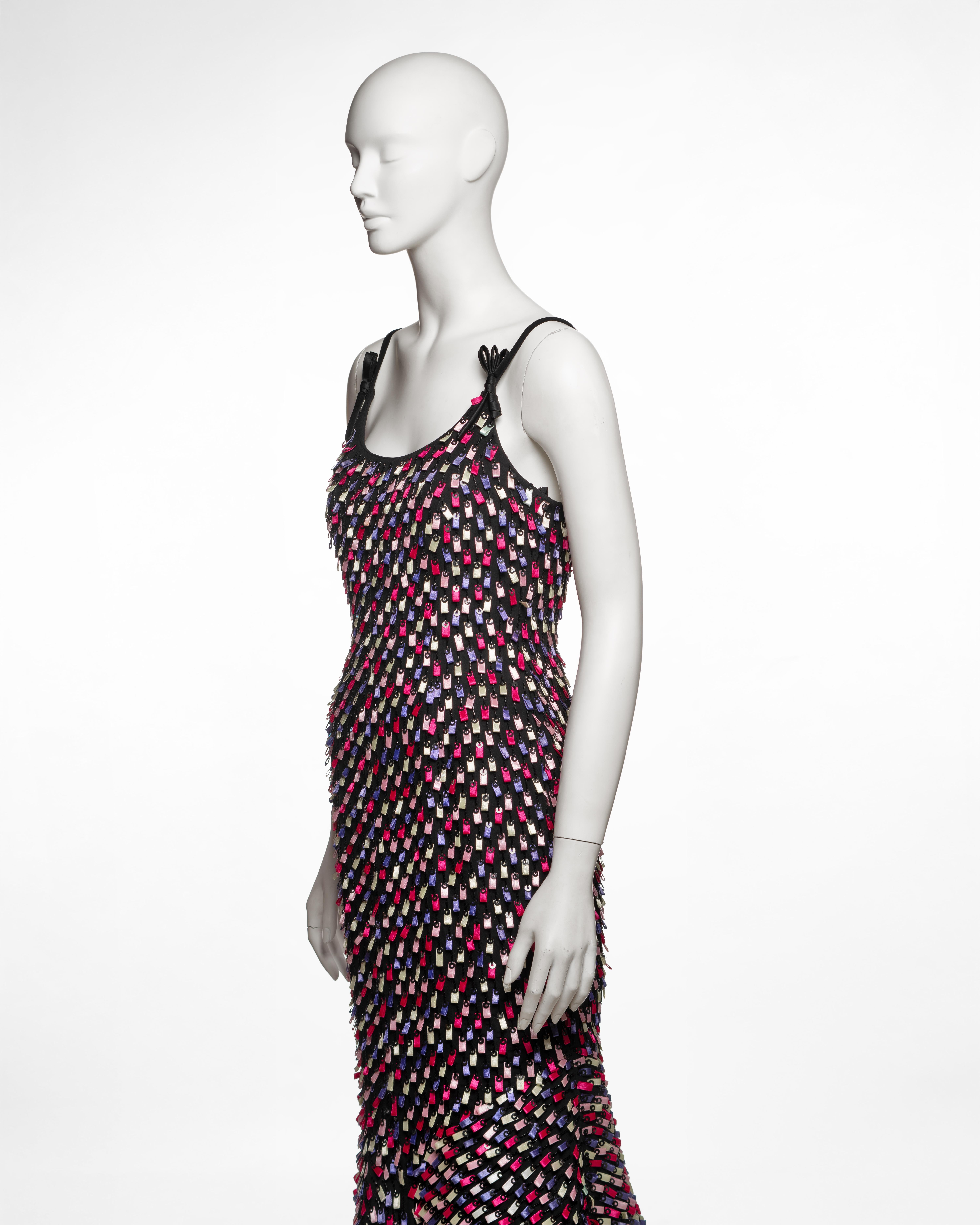 Giorgio Armani, robe de soirée noire ornée de rubans, automne-hiver 2006 en vente 8