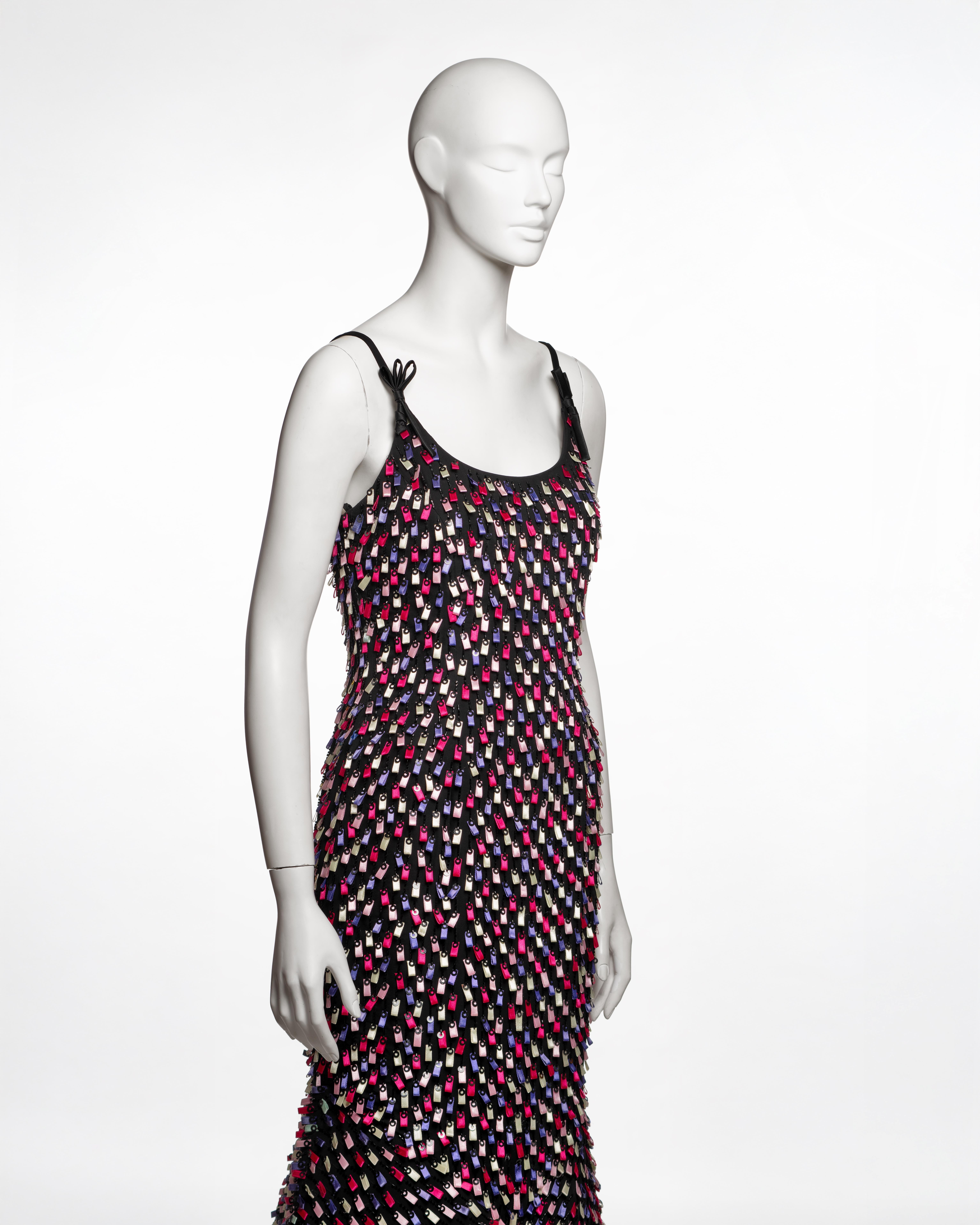 Giorgio Armani, robe de soirée noire ornée de rubans, automne-hiver 2006 en vente 3