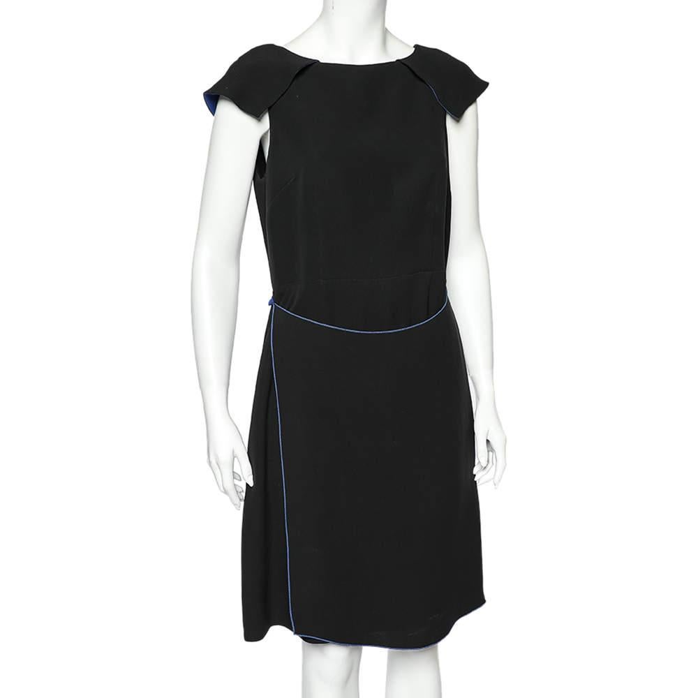 Characteristically feminine and timelessly elegant. Giorgio Armani's dress presents the beauty of simplicity through high-quality materials and minimal dealing. It has contrast trimming, wrap detail, and zip closure.