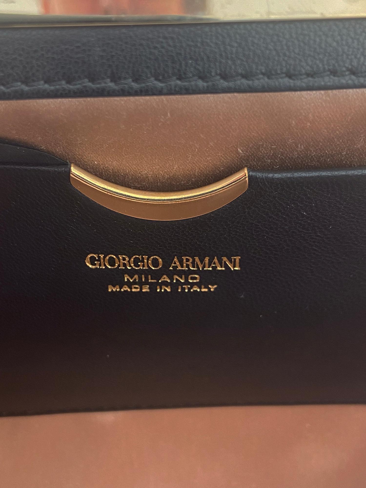 Giorgio Armani - Sac de soirée en daim noir et satin avec cadre noir en cristal Swarovski  Pour femmes en vente