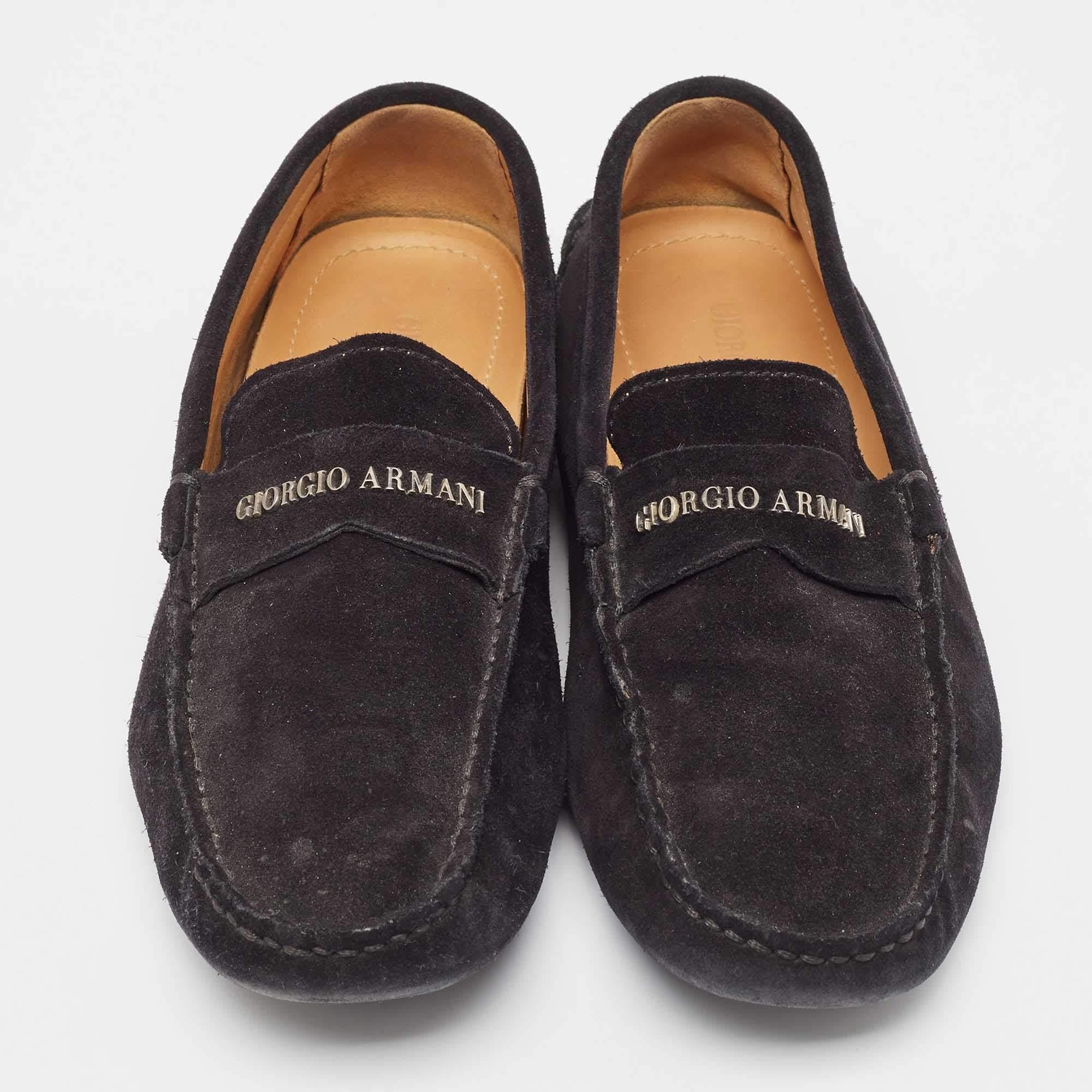 Noir Giorgio Armani Mocassins en daim noir Taille 40 en vente