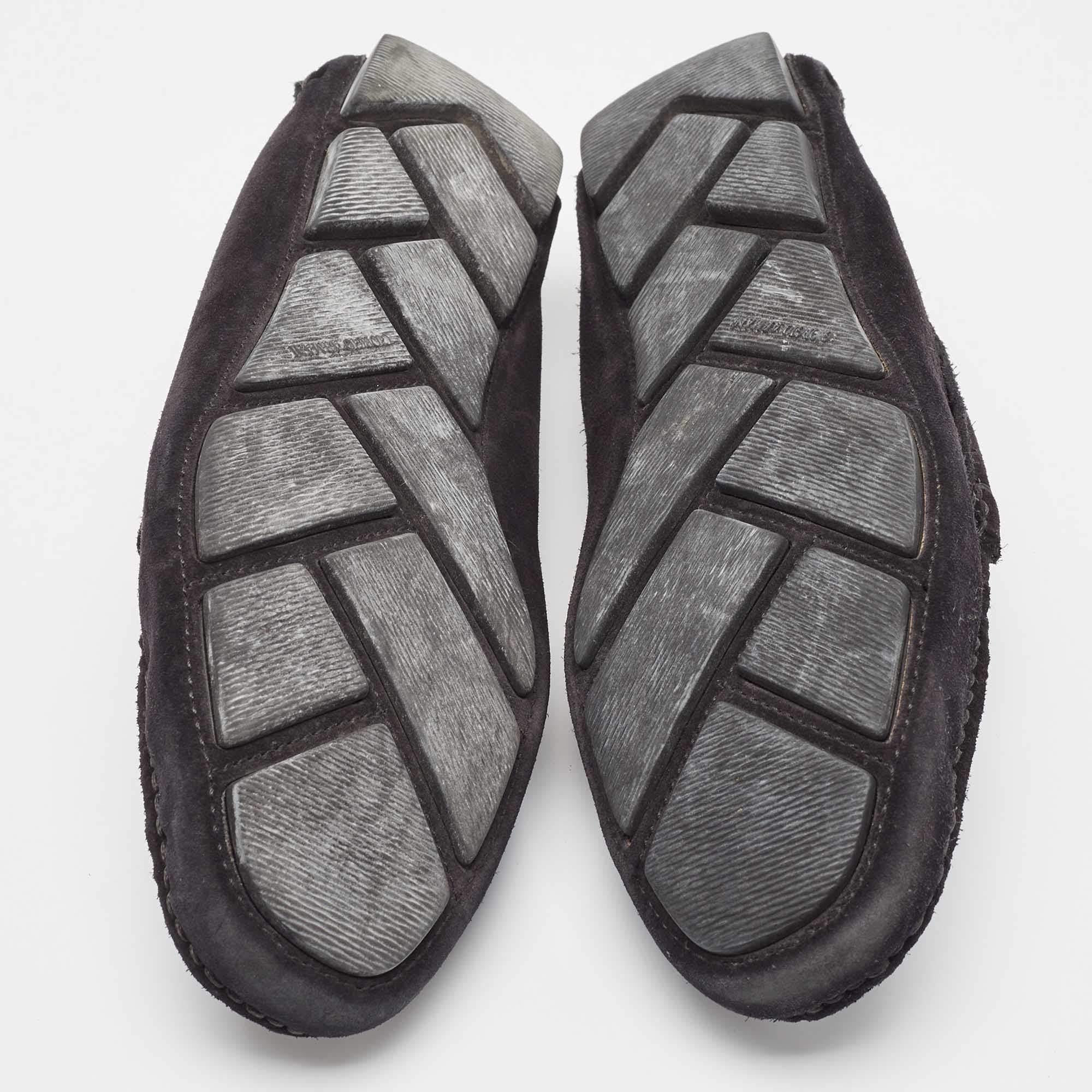 Giorgio Armani Mocassins en daim noir Taille 40 en vente 1
