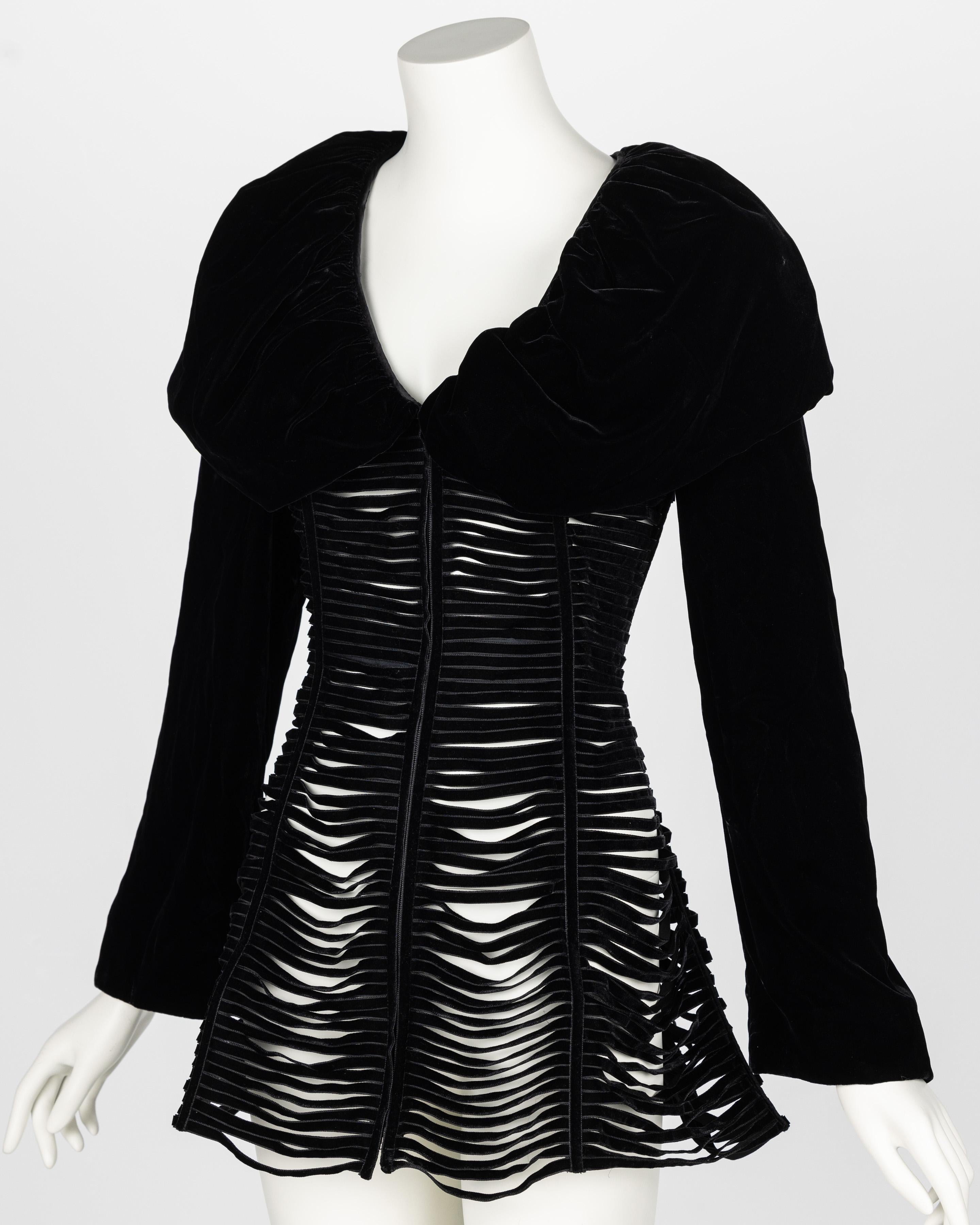 Giorgio Armani - Veste corset en velours noir à découpes et rubans Pour femmes en vente