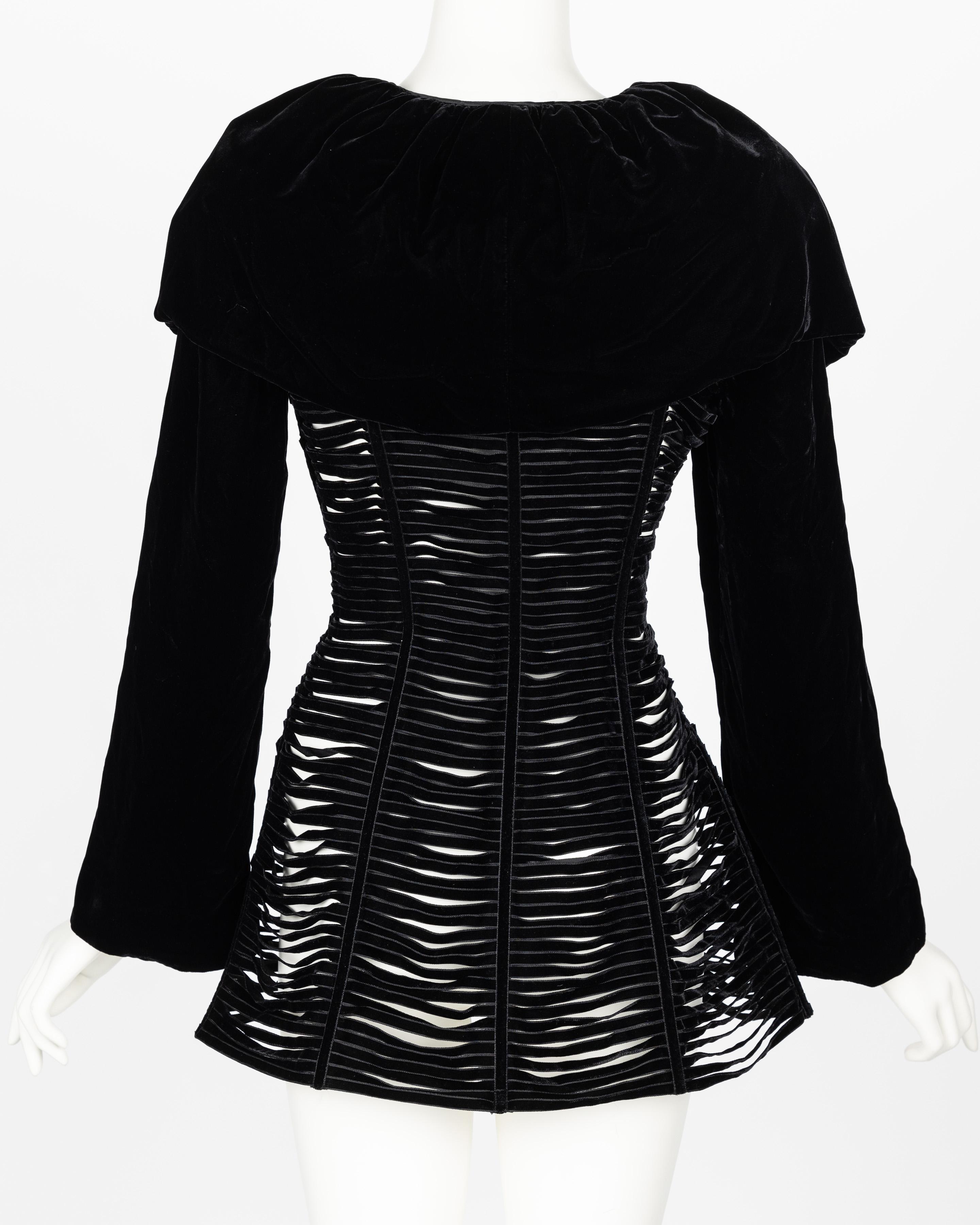 Giorgio Armani - Veste corset en velours noir à découpes et rubans en vente 2