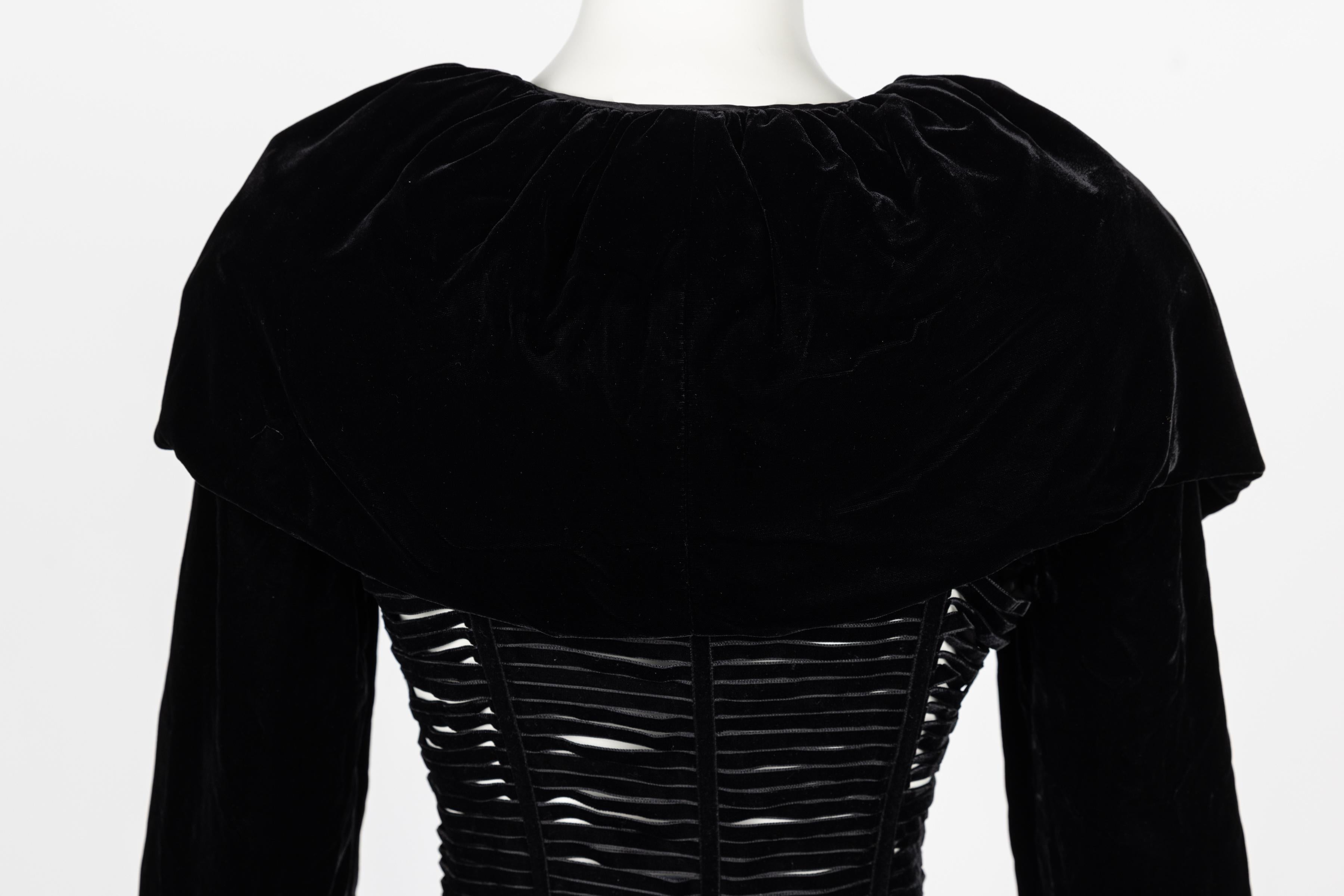 Giorgio Armani - Veste corset en velours noir à découpes et rubans en vente 5