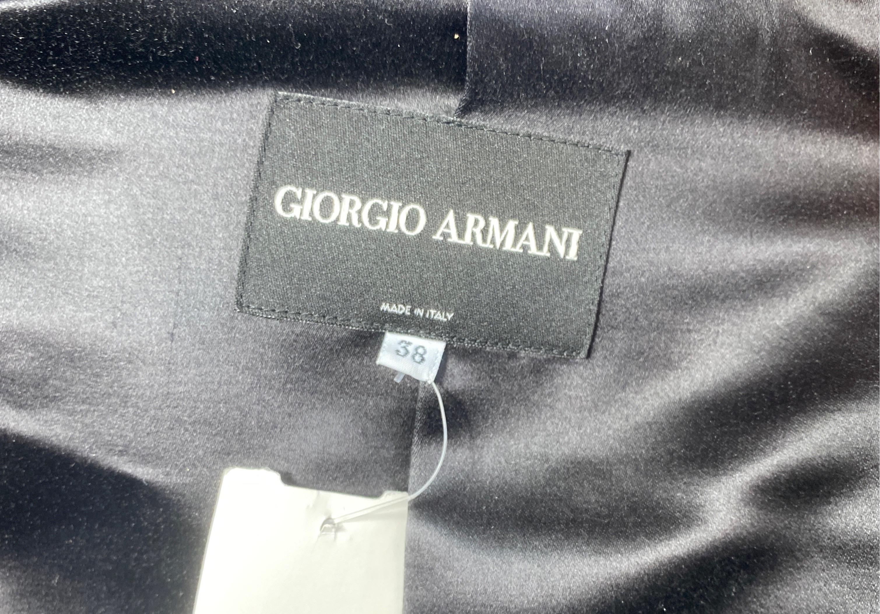 Giorgio Armani Schwarze Samtjacke mit Ausschnitt und Ausschnitt- Größe 38 im Angebot 6