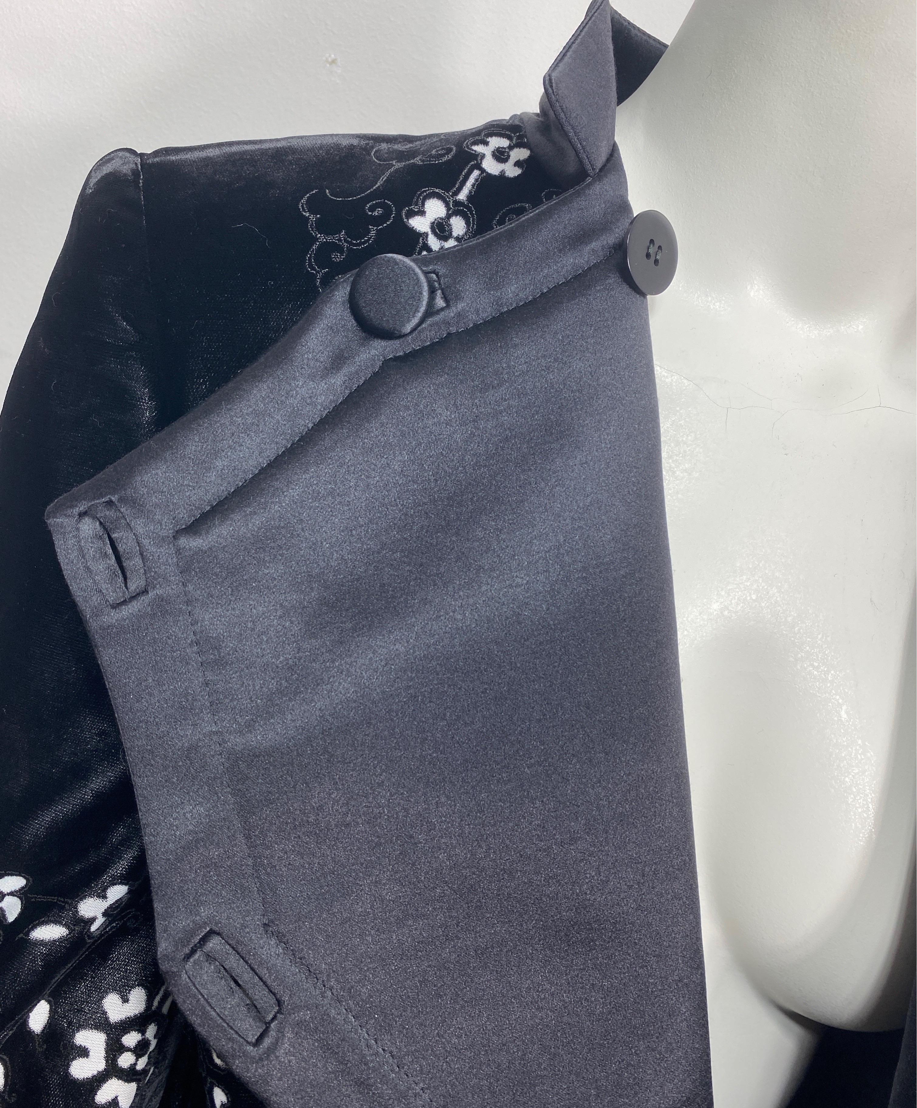 Giorgio Armani Black Velvet Cutout Jacket-size 38 For Sale 5