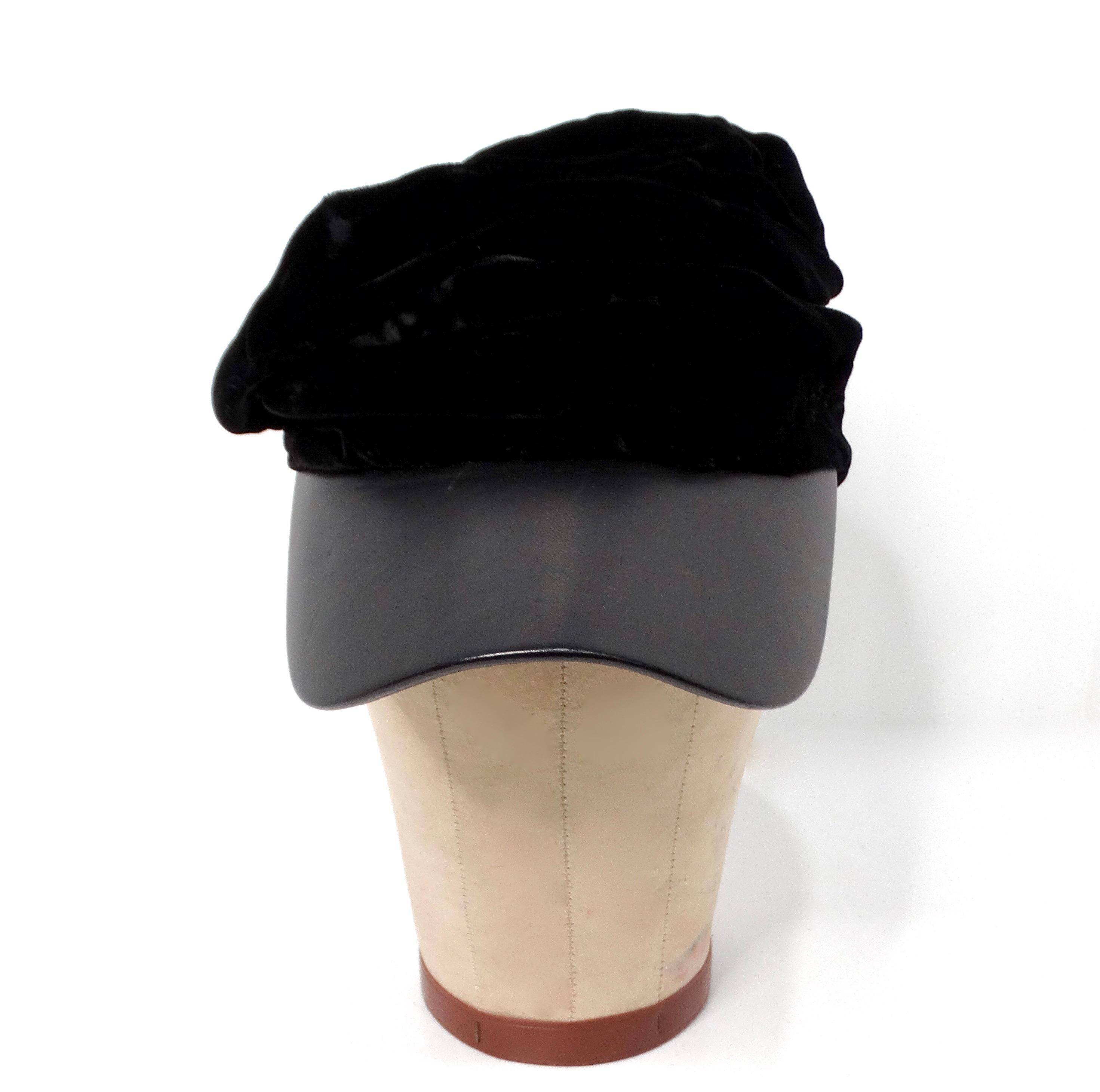 Giorgio Armani Chapeau à bord en cuir et velours noir circa Y2K Pour femmes en vente