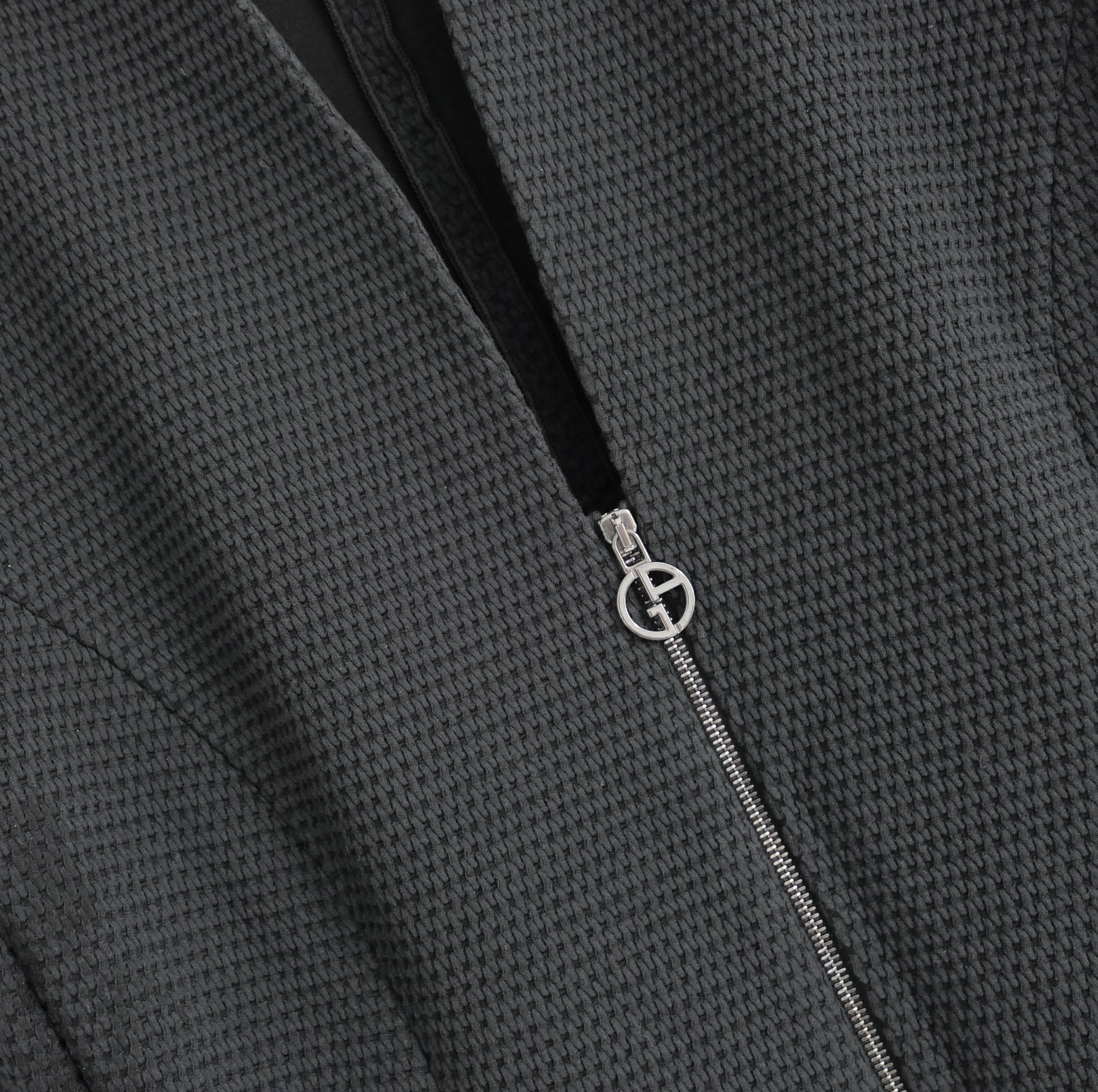 Giorgio Armani Chaqueta negra con cremallera en la parte delantera Negro en venta