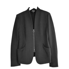 Giorgio Armani Chaqueta negra con cremallera en la parte delantera