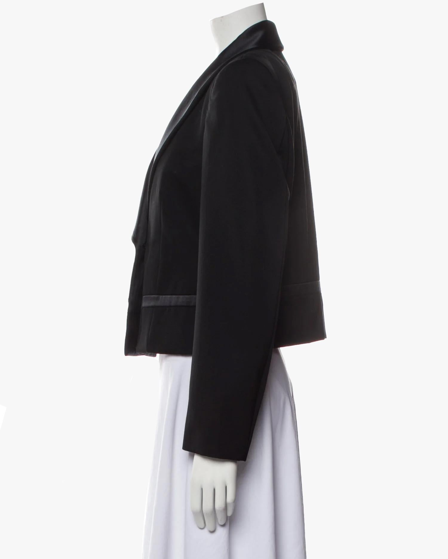 Giorgio Armani black wool blazer

Size – S/IT40

Bust – 90 cm
Waist – 90 cm
Shoulder – 37,5 cm
Length – 55,8 cm
Sleeve – 68 cm

Fabric – 100% Wool; Combo 65% Silk, 35% Wool

Condition – very good

........Additional information ........

- Photo