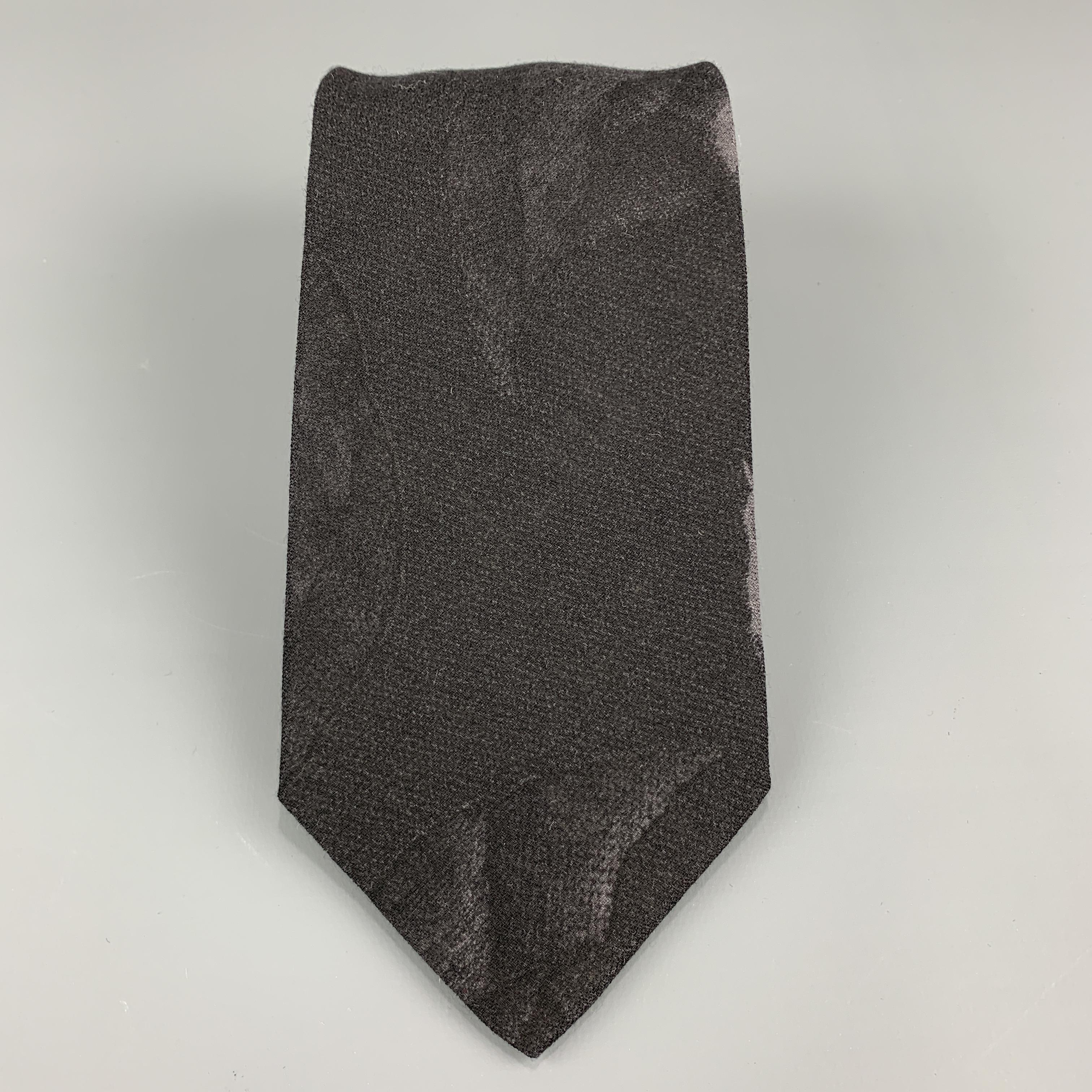 GIORGIO ARMANI necktie comes in black wool blend crepe with all over abstract floral print. Made in Italy.

New with Tags.

Width: 4 in.