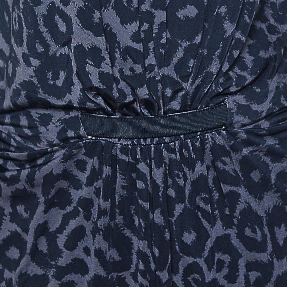 Giorgio Armani Blue Animal Printed Silk Jersey Cut-Out Back Detailed Dress L In Good Condition For Sale In Dubai, Al Qouz 2