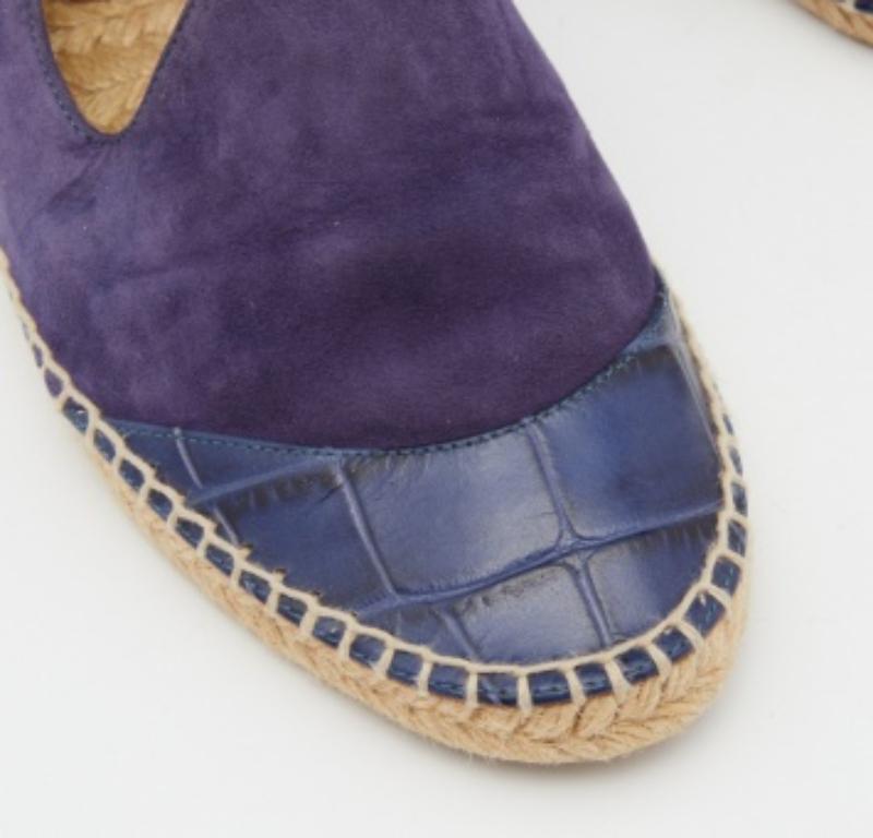 Giorgio Armani Alpargatas de ante y piel de cocodrilo azul talla 38 en Bueno estado para la venta en Dubai, Al Qouz 2