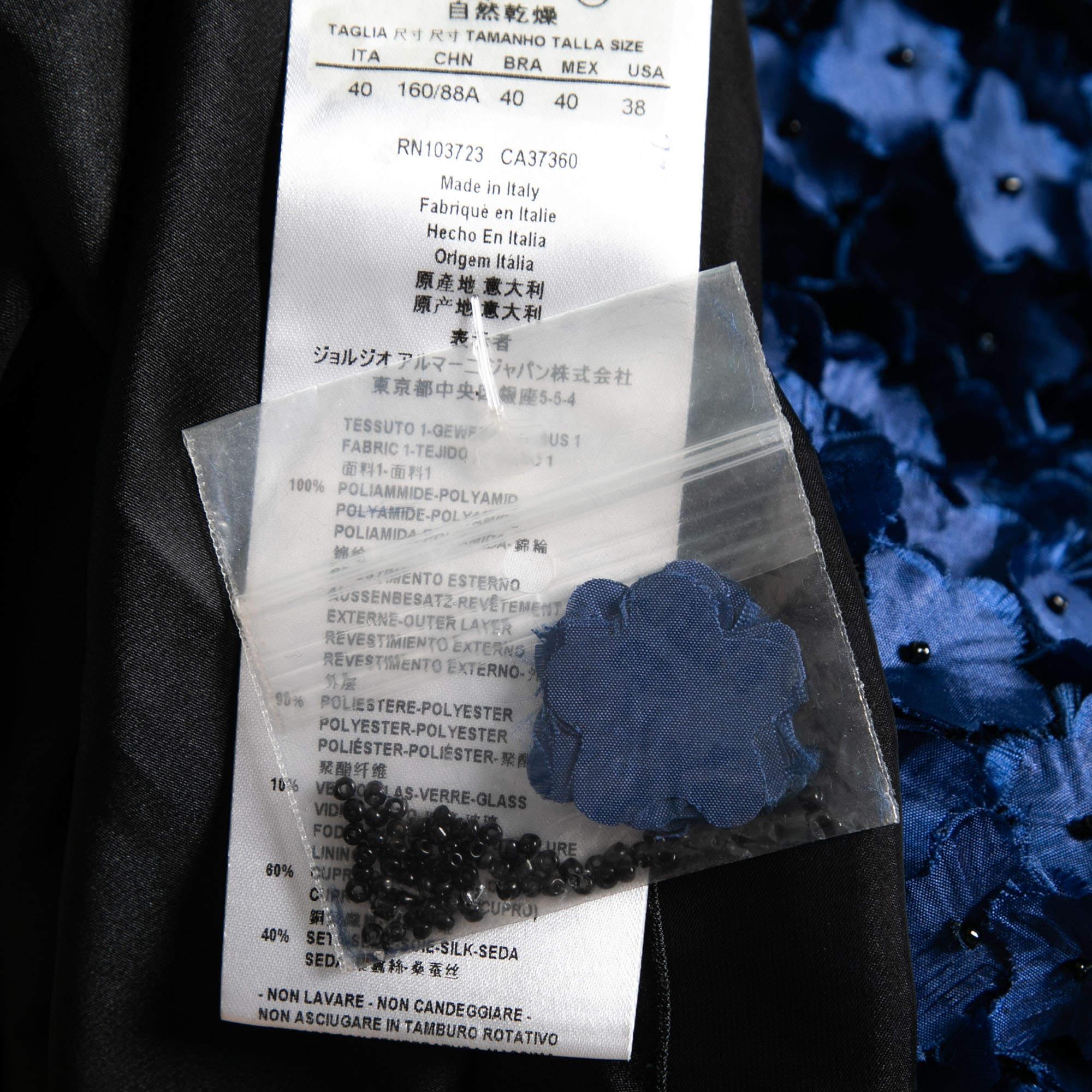 Giorgio Armani Blaues Etuikleid aus Tüll mit Blumenapplikationen S im Angebot 1