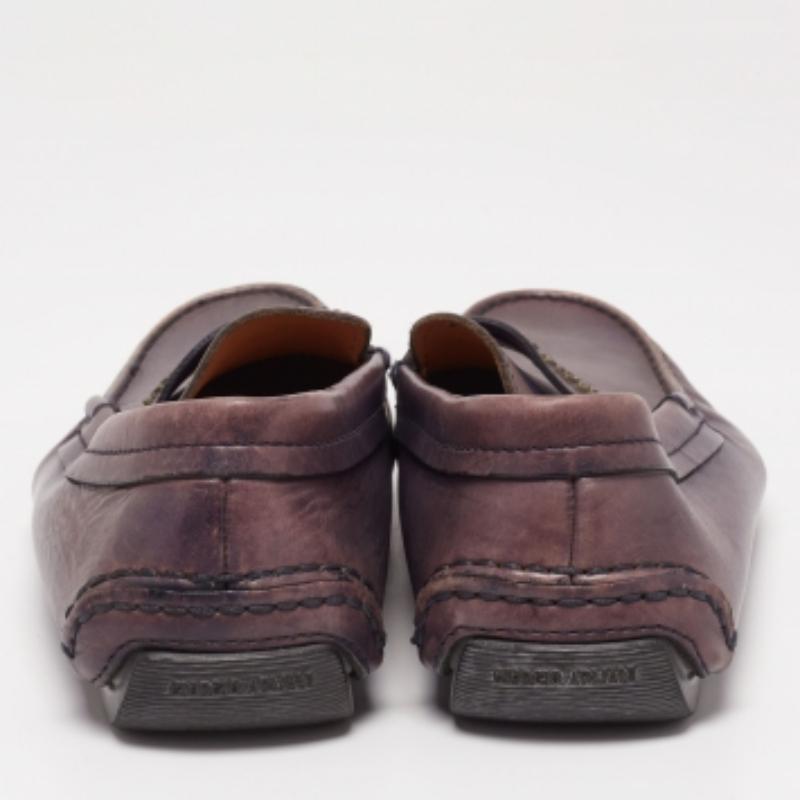Giorgio Armani Blau Indigo Leder Logo Slip On Loafers Größe 40,5 im Zustand „Relativ gut“ im Angebot in Dubai, Al Qouz 2