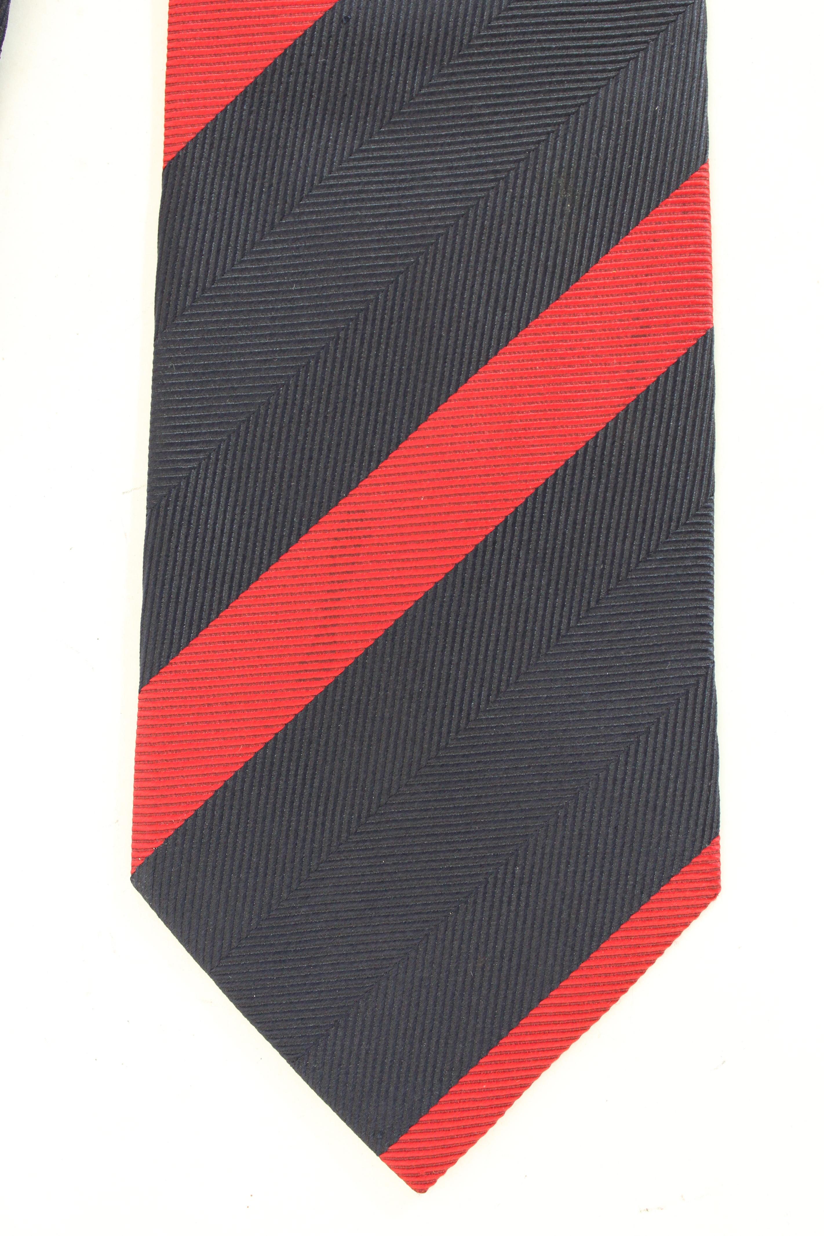 who can wear a regimental tie