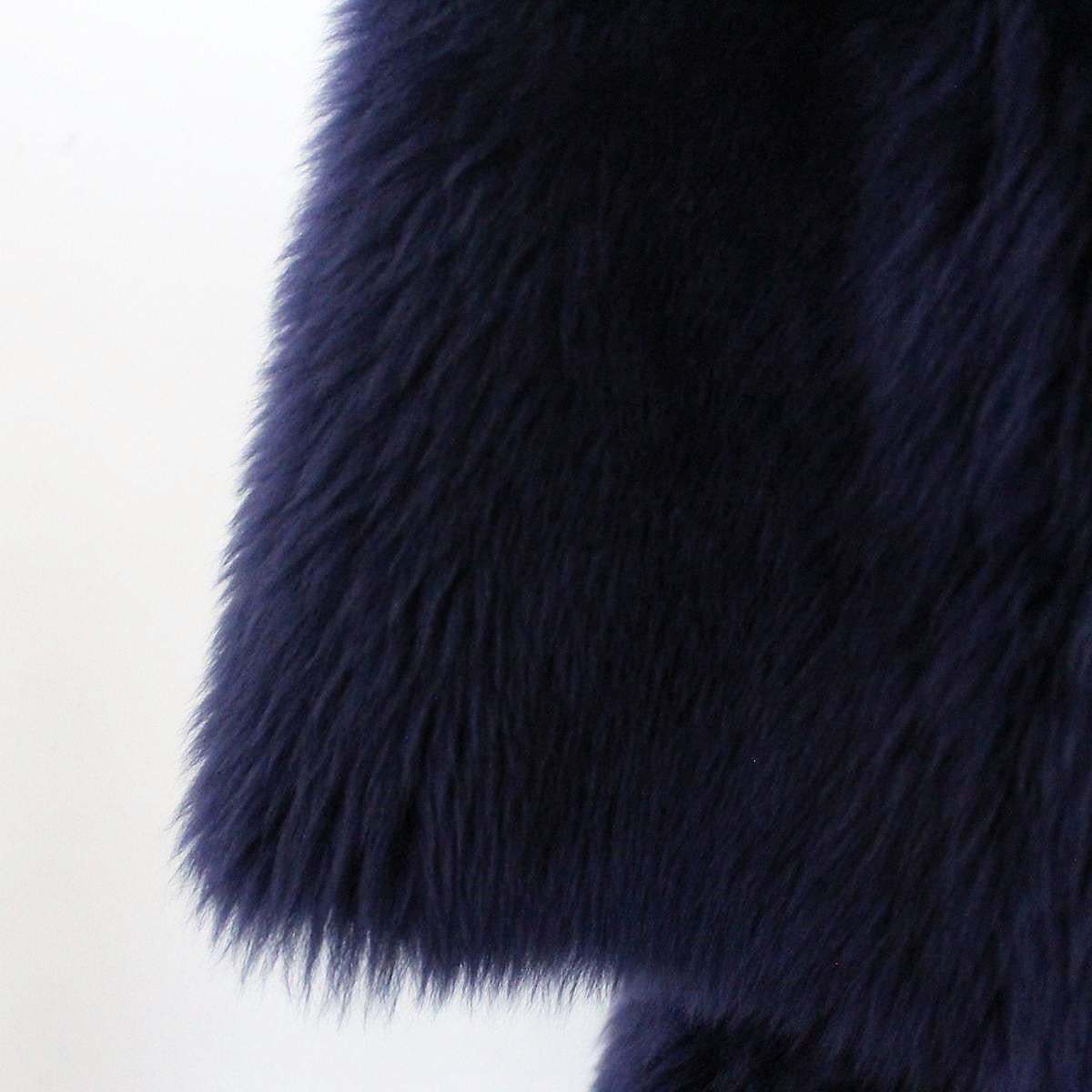 Noir Giorgio Armani - Fourrure bleue en fourrure de Mutton inversée en vente