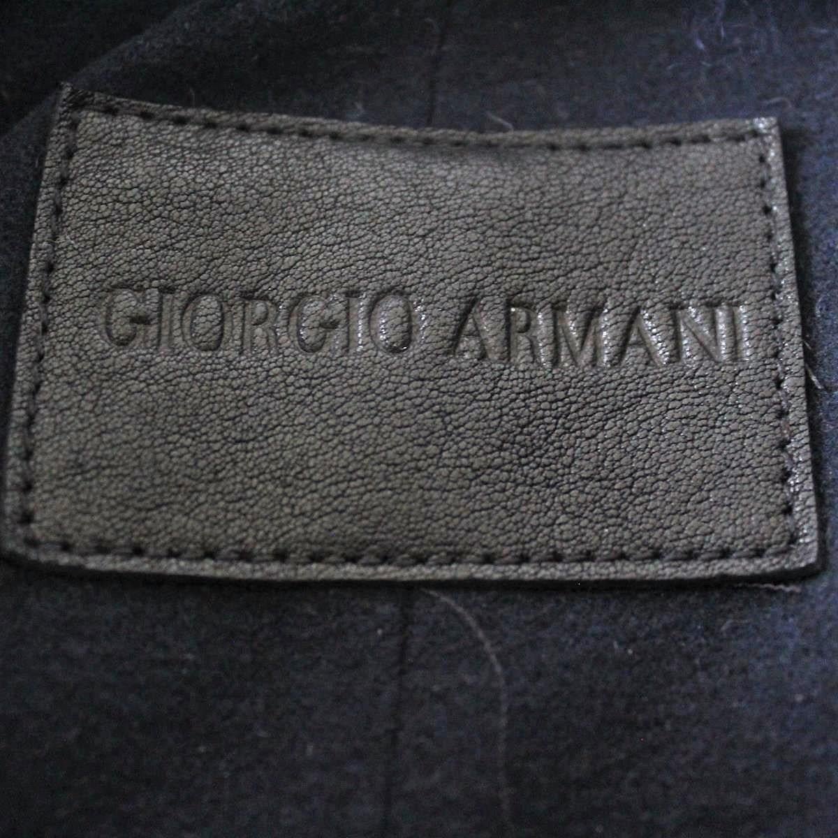 Giorgio Armani - Fourrure bleue en fourrure de Mutton inversée en vente 1