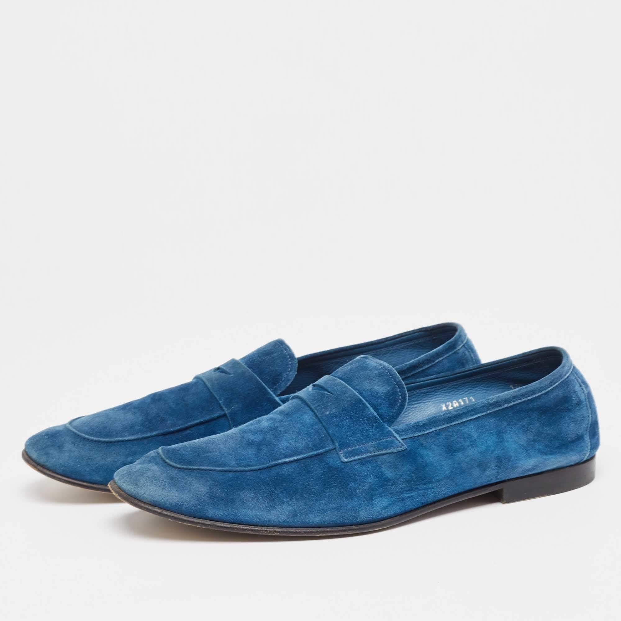 Um Ihre Kleidung perfekt zu ergänzen, bringen wir Ihnen dieses Paar Slipper, die nichts als Stil sprechen. Die Schuhe wurden mit viel Geschick gefertigt und sind so konzipiert, dass sie sich leicht anziehen lassen. Sie sind genau die richtige Wahl,