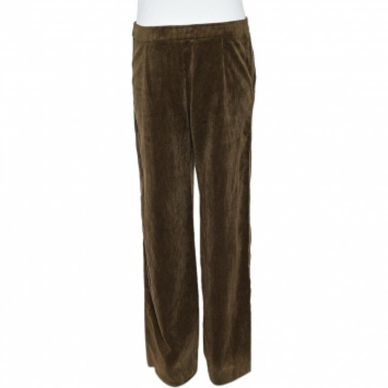 Diese Hose von Giorgio Armani ist genau das, was Sie brauchen, um Ihren Style-Quotienten zu erhöhen. Diese braune Hose ist leicht zu kombinieren und bietet Ihnen eine Vielzahl von Looks. Die Kreation ist aus schönem Cordstoff geschneidert und