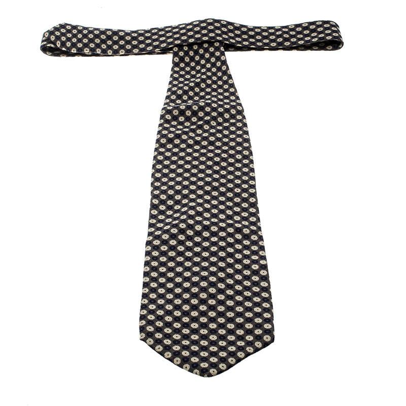 Why settle for a plain dull tie when you can add just the luxurious cut with this silk piece from Giorgio Armani! Indeed, this tie is splayed with dots which lend it a modern appeal. Make sure to pair the tie with your simple shirts for it to stand
