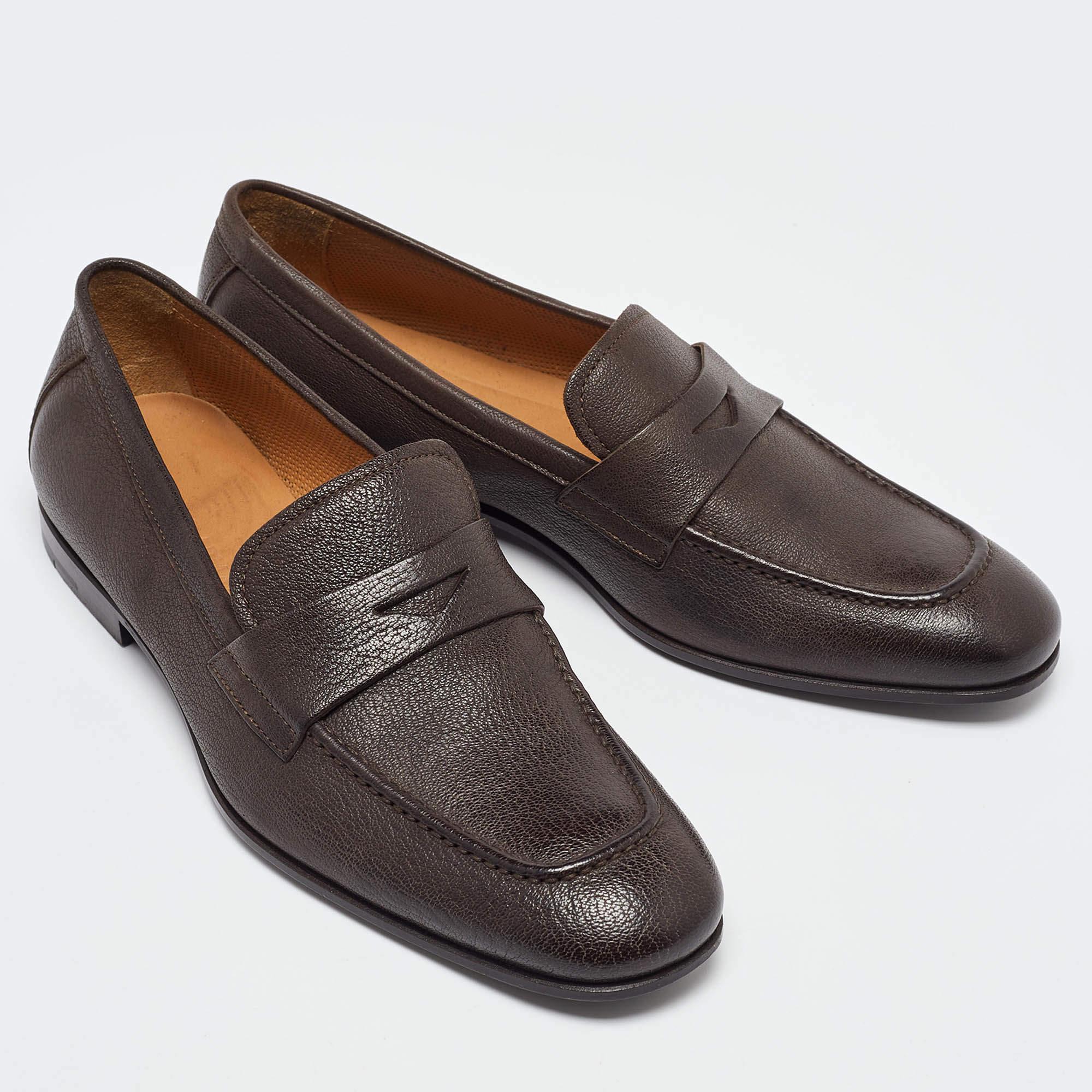 Giorgio Armani Mocassins en cuir Brown Taille 39 Bon état - En vente à Dubai, Al Qouz 2
