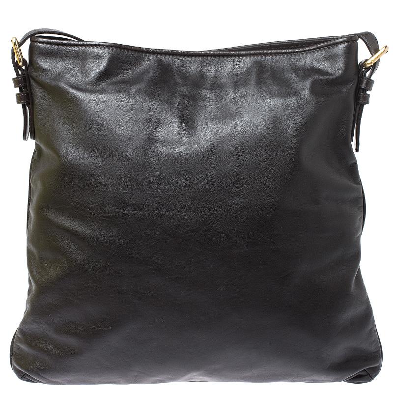 Giorgio Armani presents an expertly crafted messenger bag. Made from leather the bag features a shoulder strap and a well-sized interior that is lined with nylon and secured by a zip closure. The bag is splendid for all travel