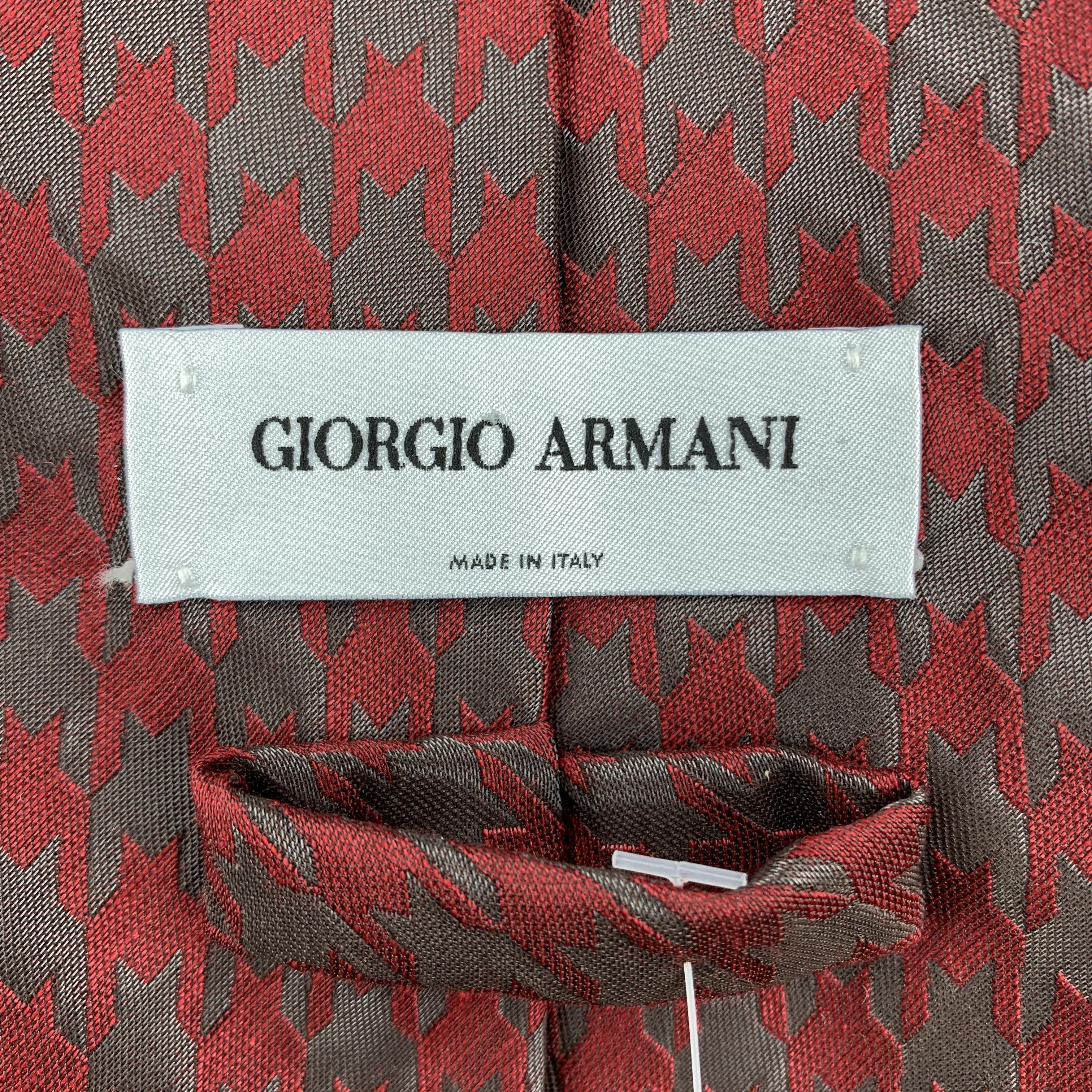 GIORGIO ARMANI Burgundy & Charcoal Matte & Metallic Houndstooth Silk Blend Tie In Excellent Condition In San Francisco, CA