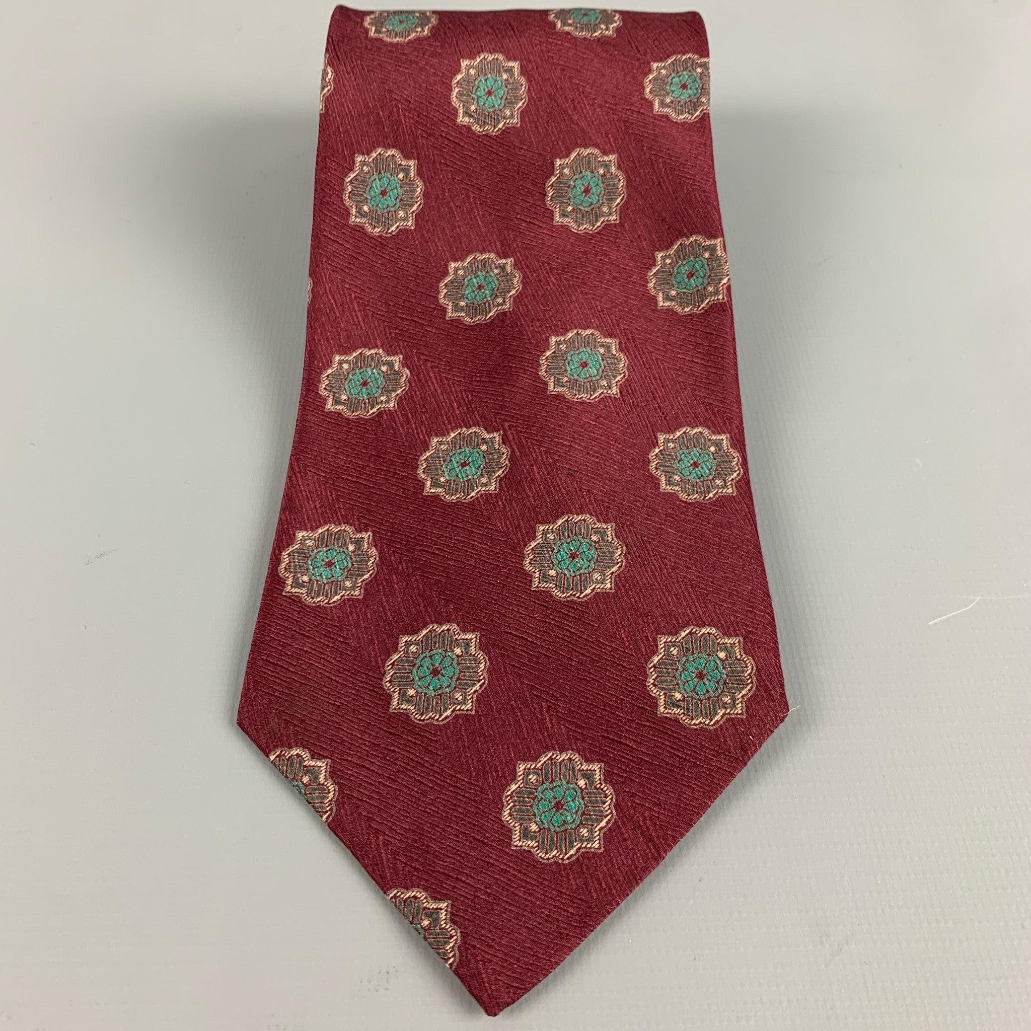 GIORGIO ARMANI
necktie in a burgundy silk featuring green abstract floral pattern. Made in Italy.Very Good Pre-Owned Condition. Minor signs of wear. 

Measurements: 
  Width: 3.5 inches Length: 56.5 inches 
  
  
 
Reference: 127314
Category:
